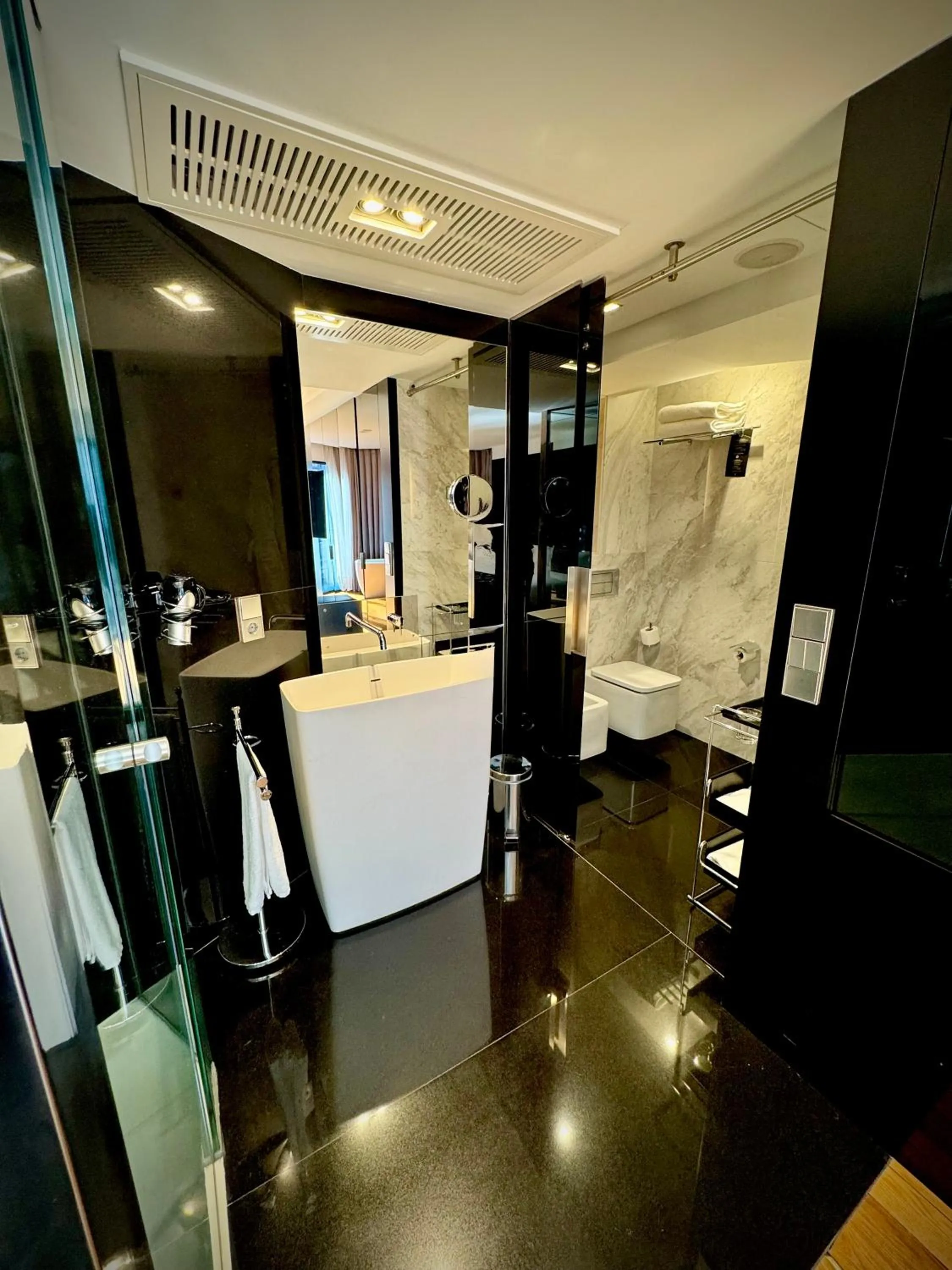 Bathroom in Hotel Inffinit