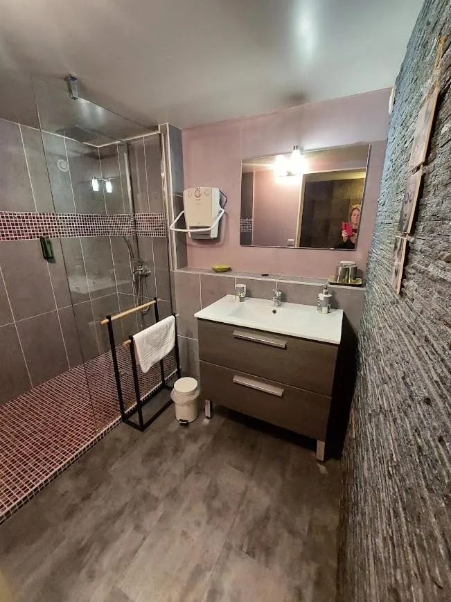 Shower in Le Moulin du Porteil