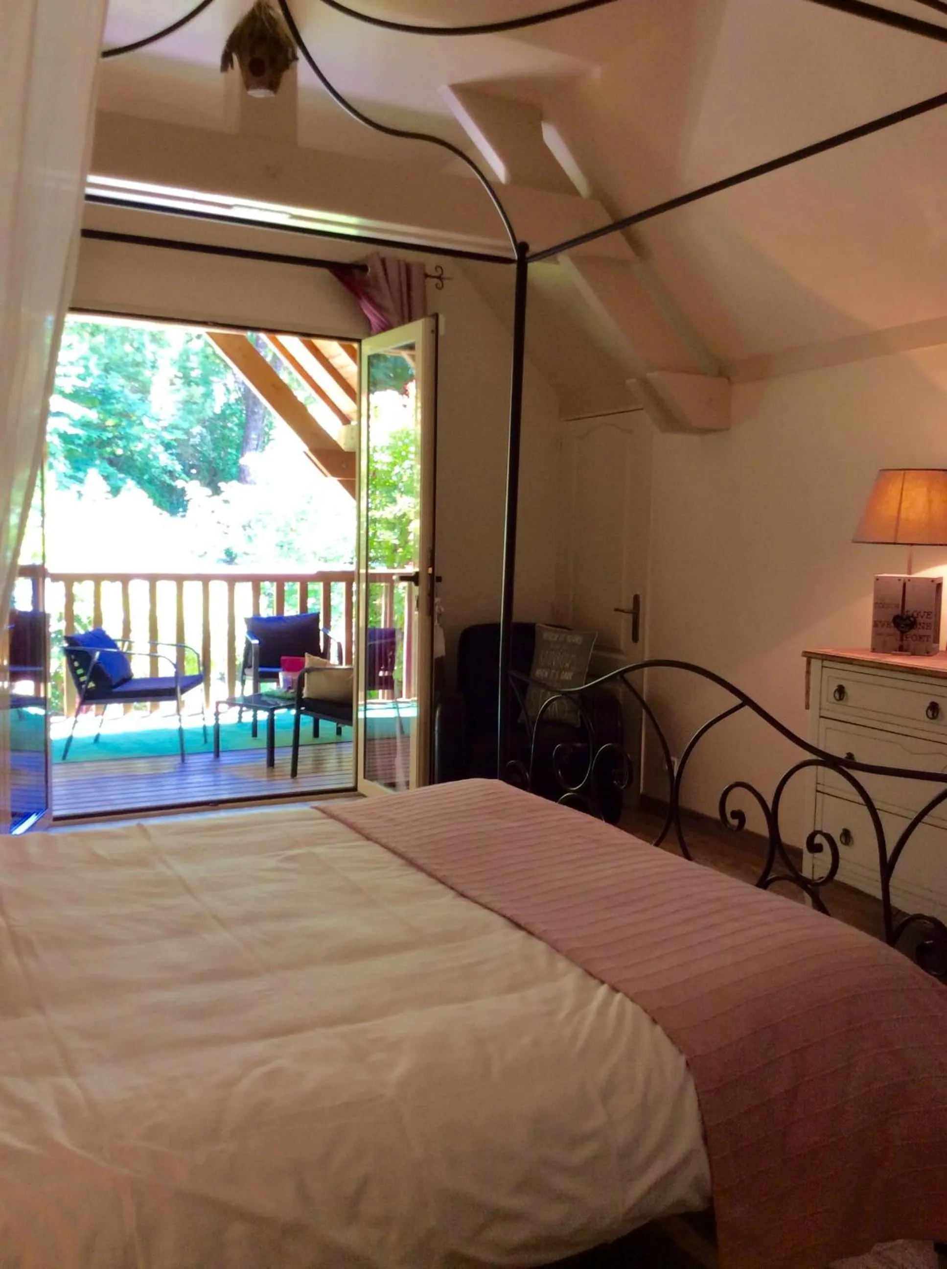 Photo of the whole room, Bed in Le Moulin du Porteil