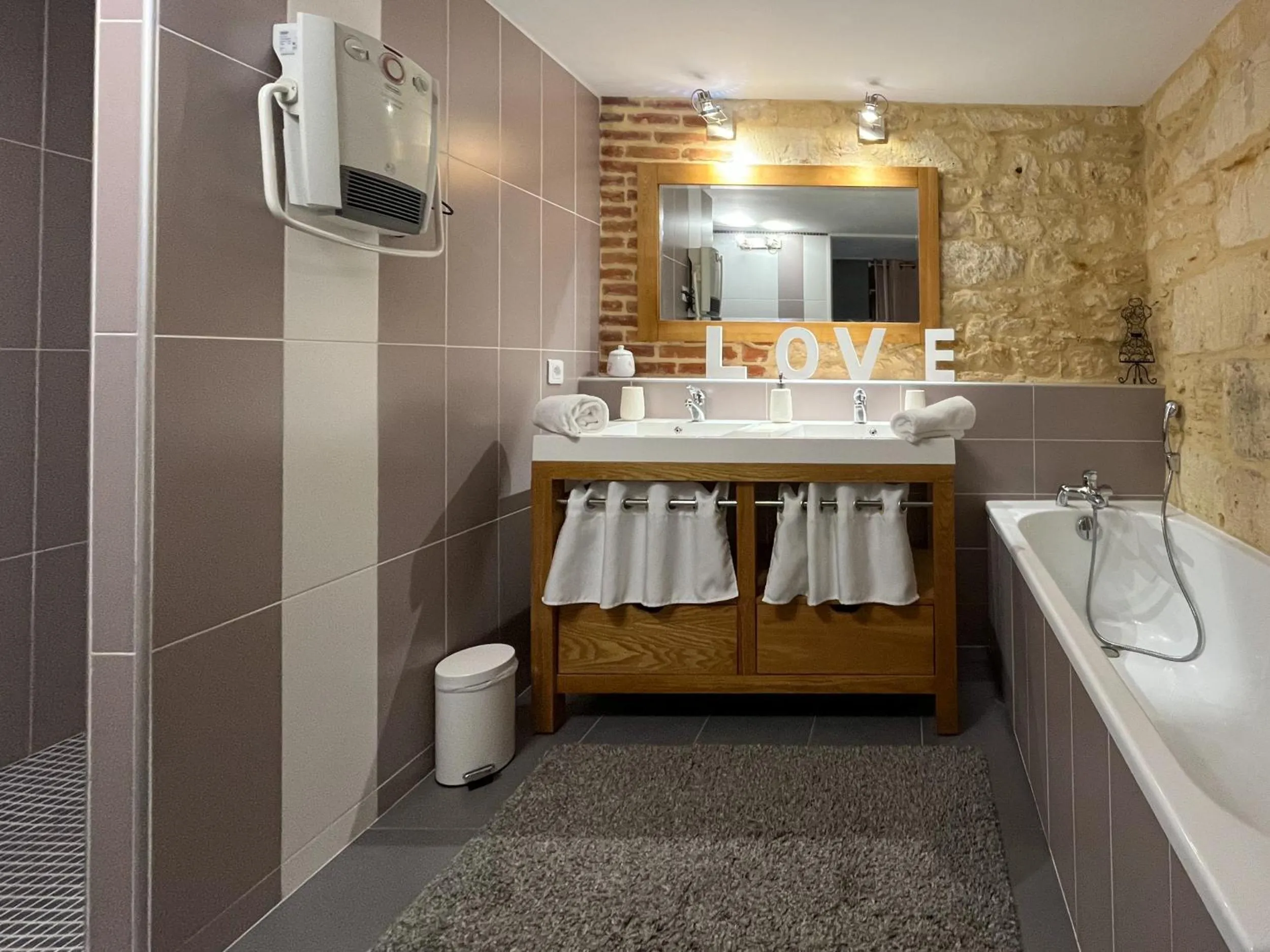 Bathroom in Le Moulin du Porteil