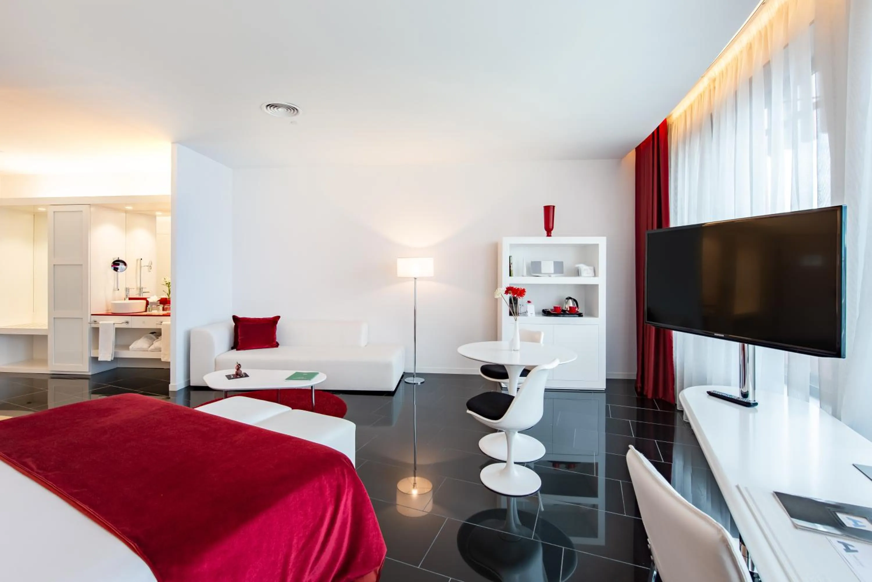 Living room, Bed in Hotel Porta Fira 4* Sup