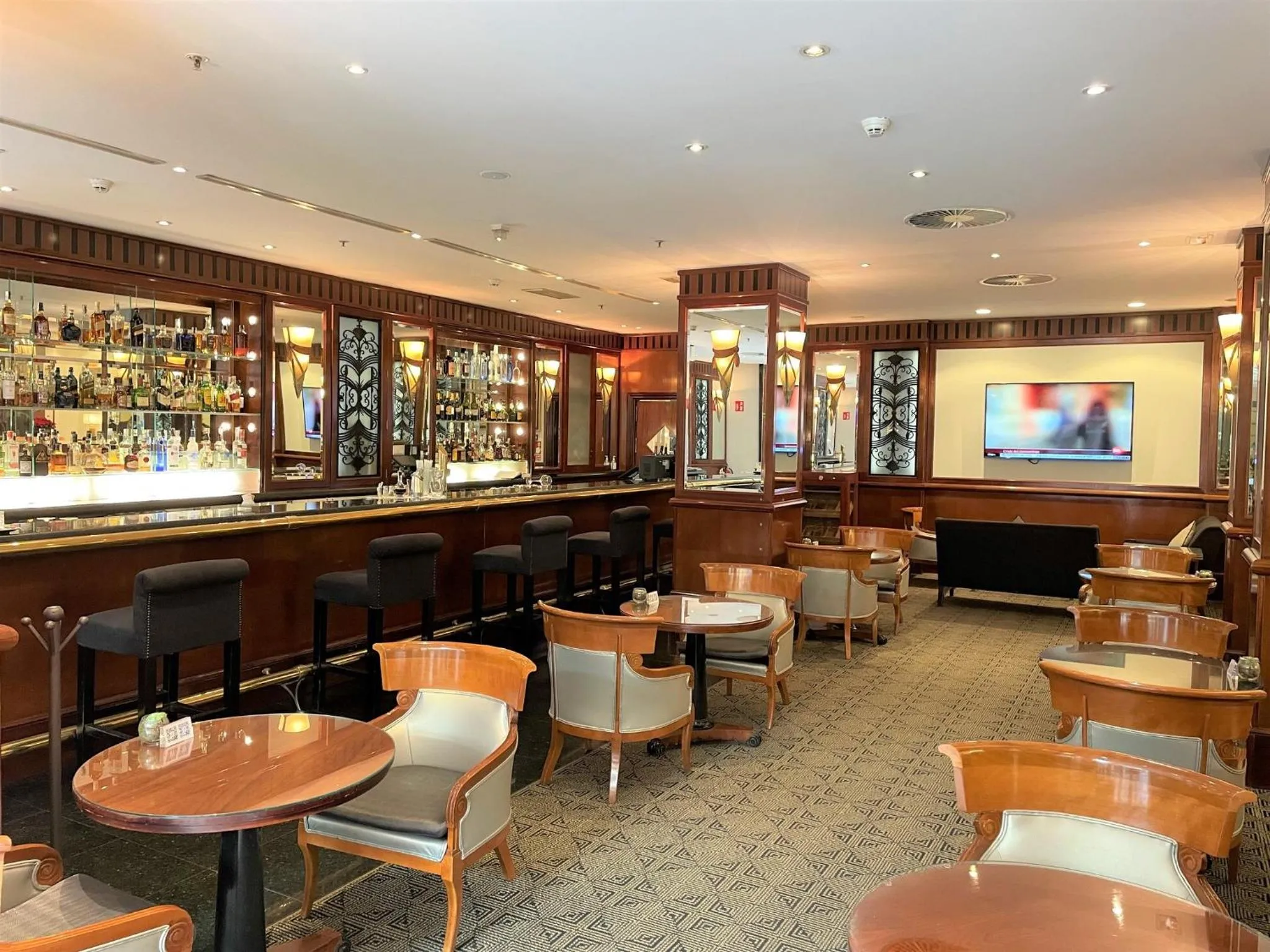 Lounge or bar in InterContinental Madrid by IHG