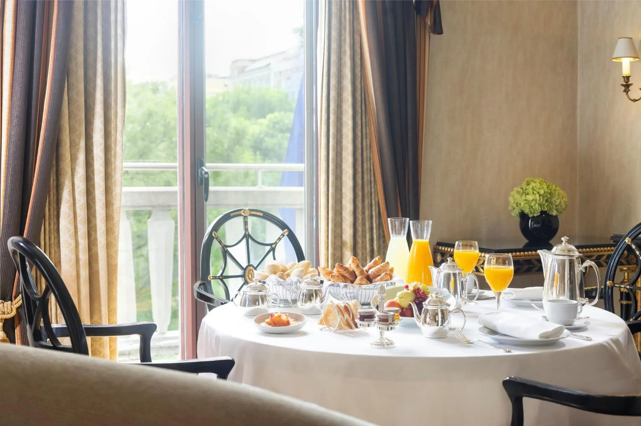 Photo of the whole room in InterContinental Madrid by IHG