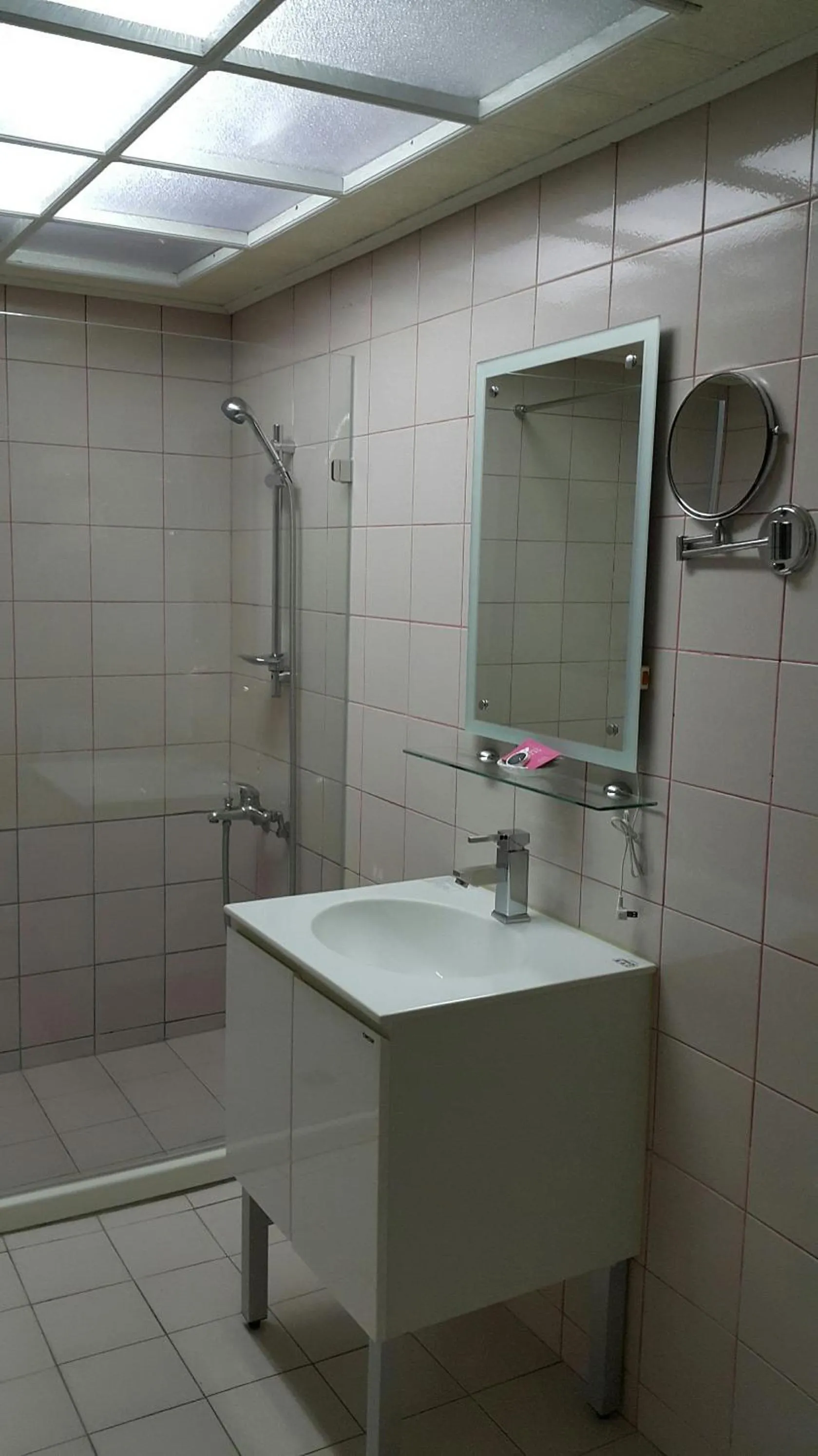 Shower in Mei Hua Hotel