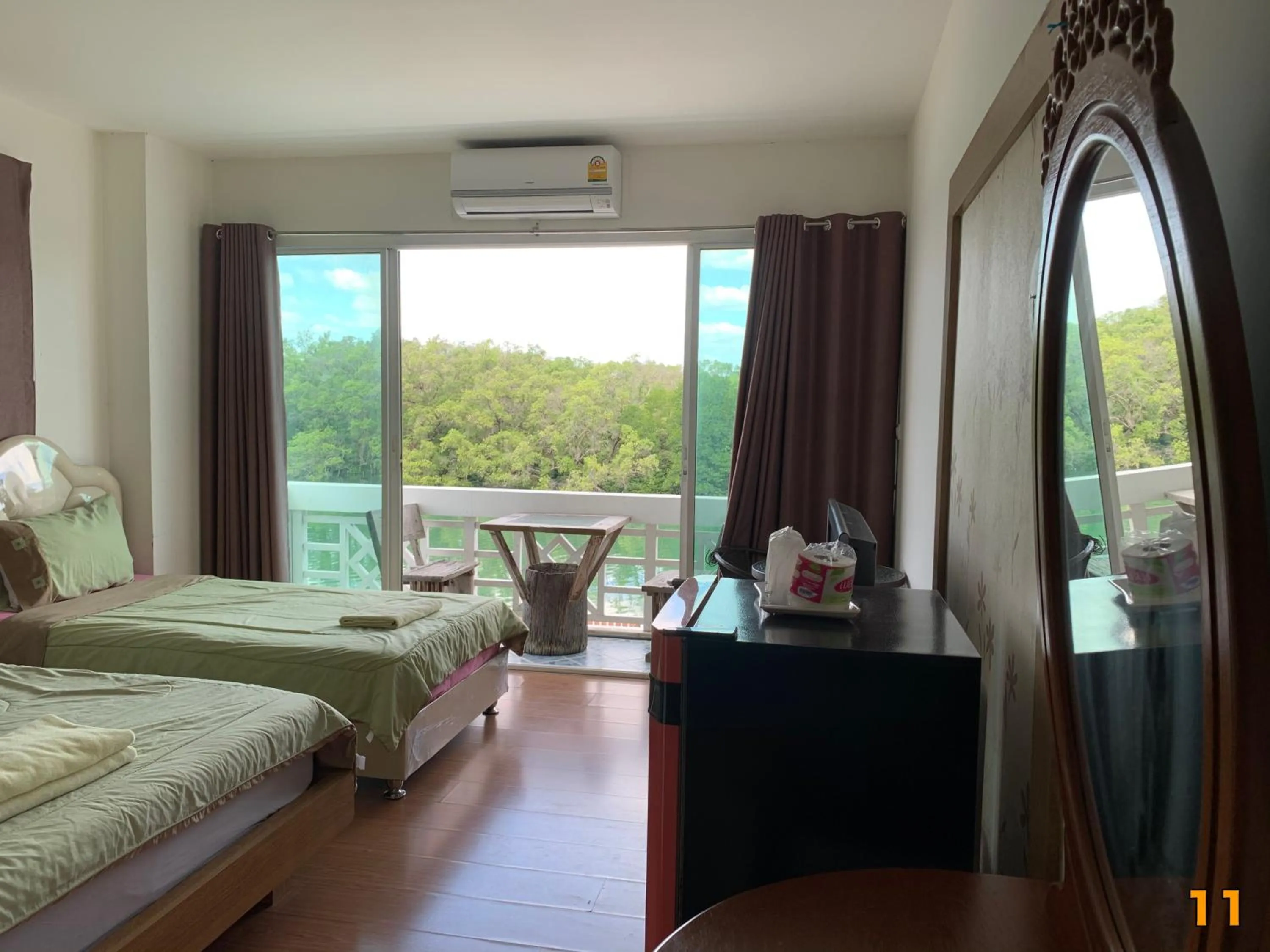 Photo of the whole room, Bed in Banchaitalay Room