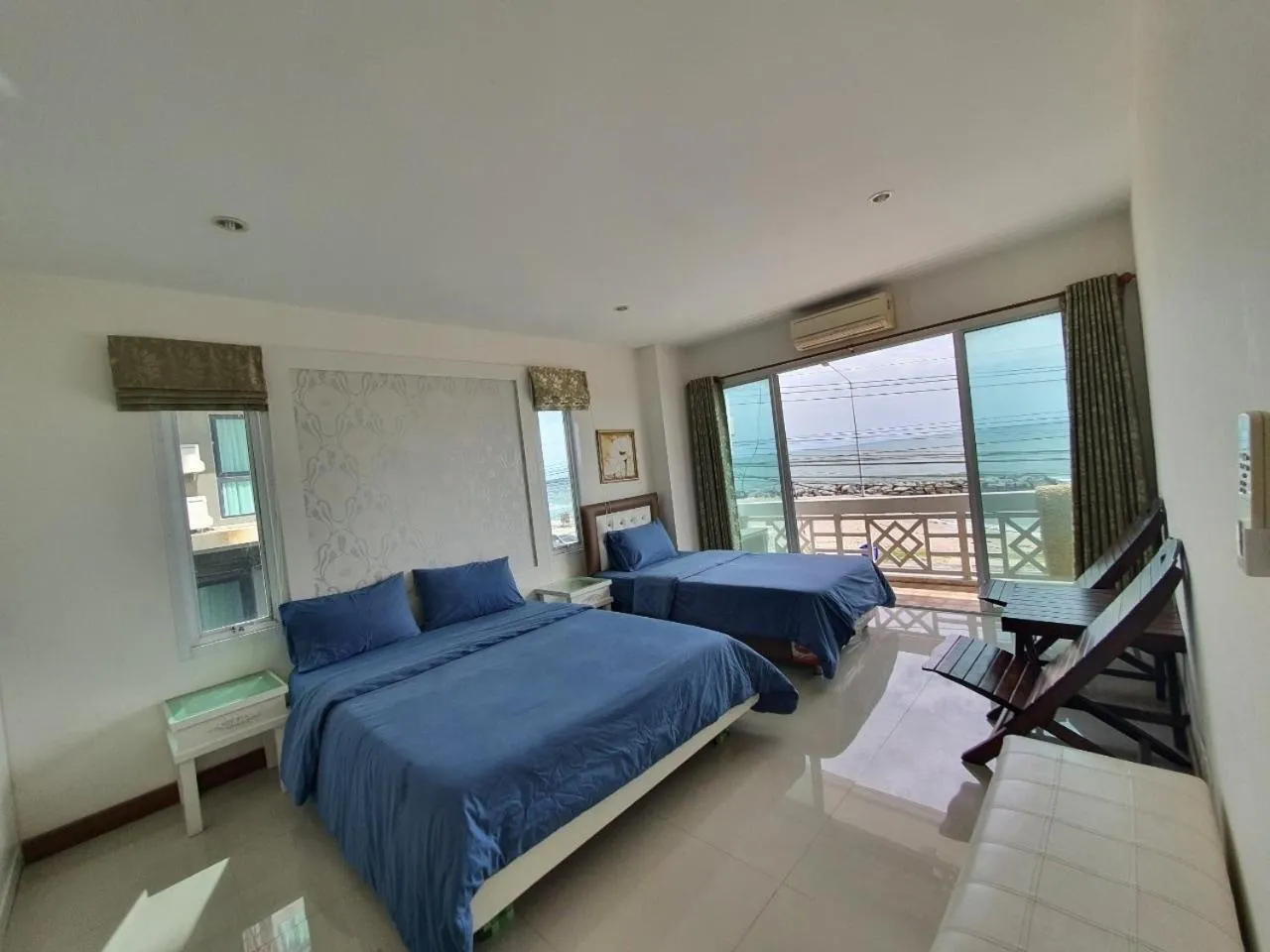 Bed in Banchaitalay Room