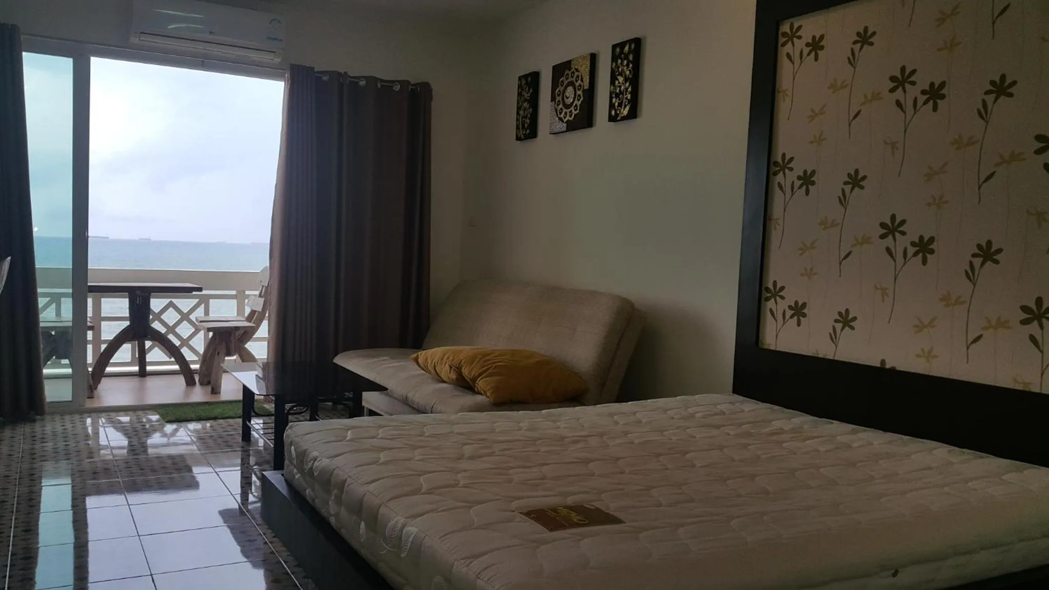 Bed in Banchaitalay Room