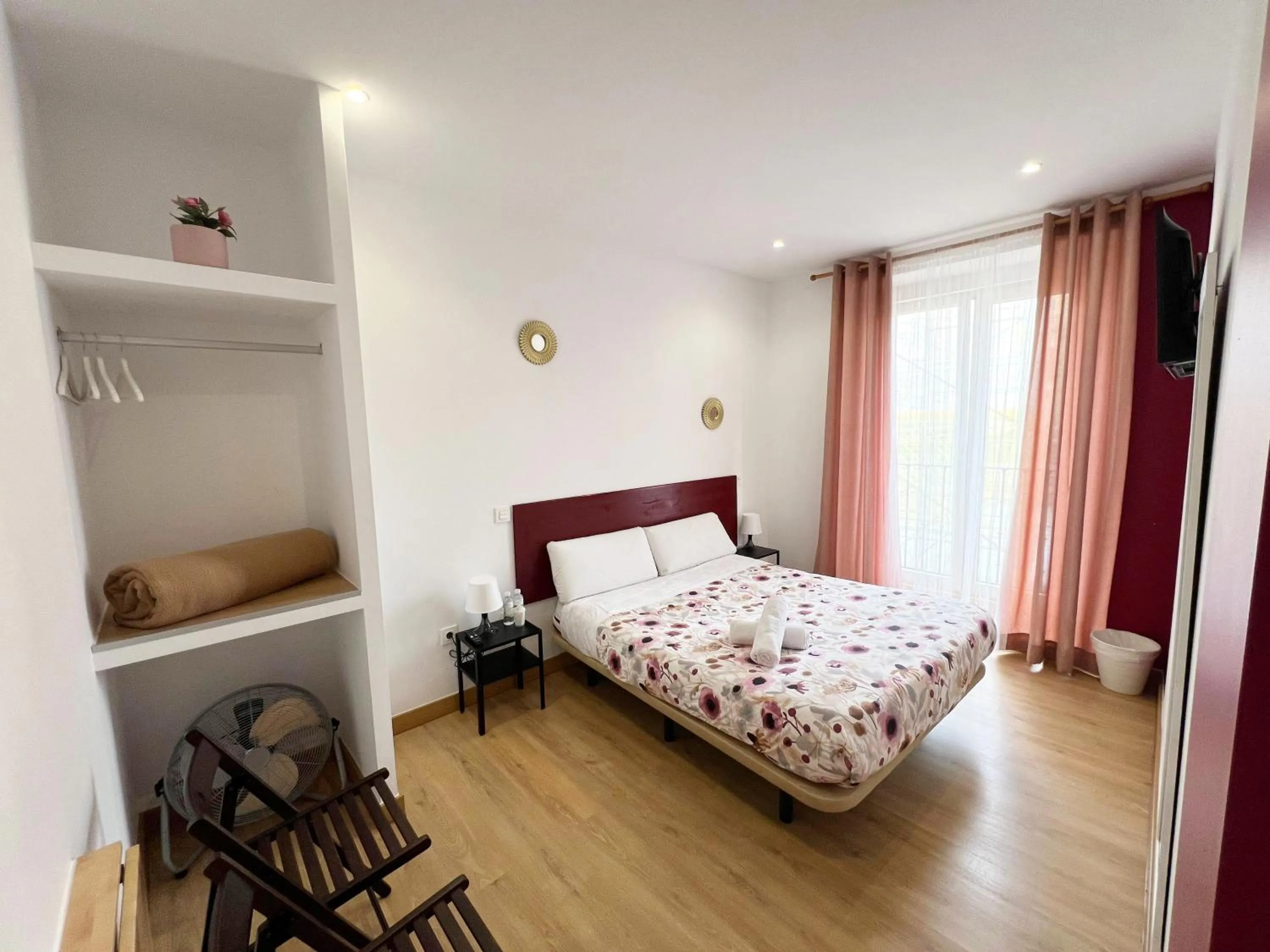 Photo of the whole room, Bed in Hostal Abaaly