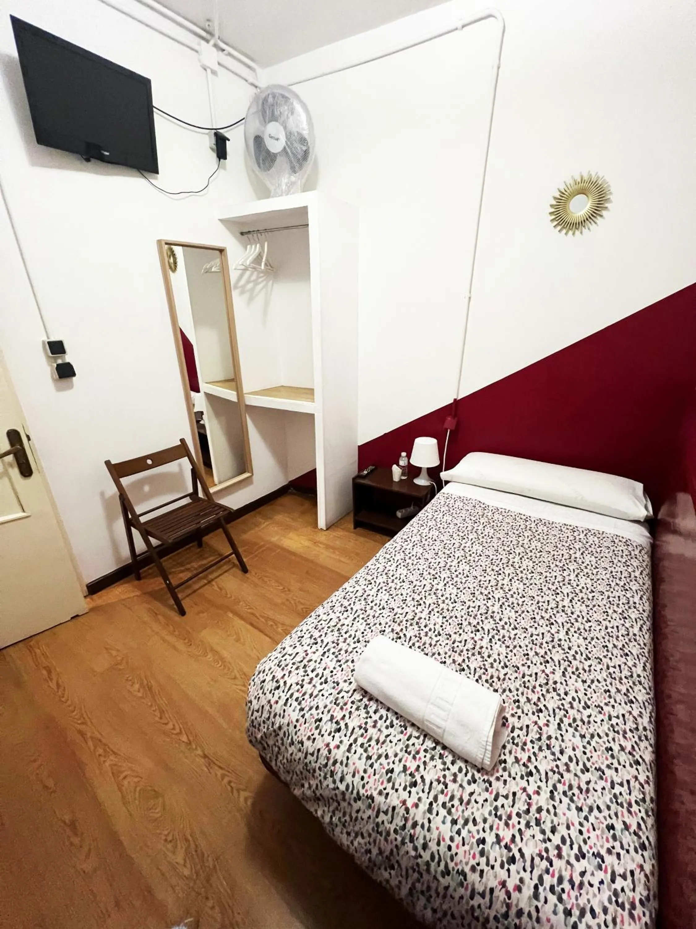 Photo of the whole room, Bed in Hostal La Casa de La Plaza