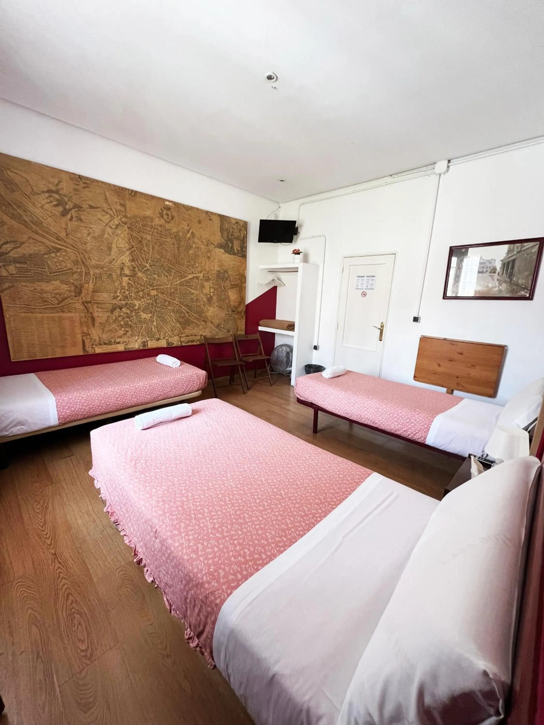 Photo of the whole room, Bed in Hostal La Casa de La Plaza