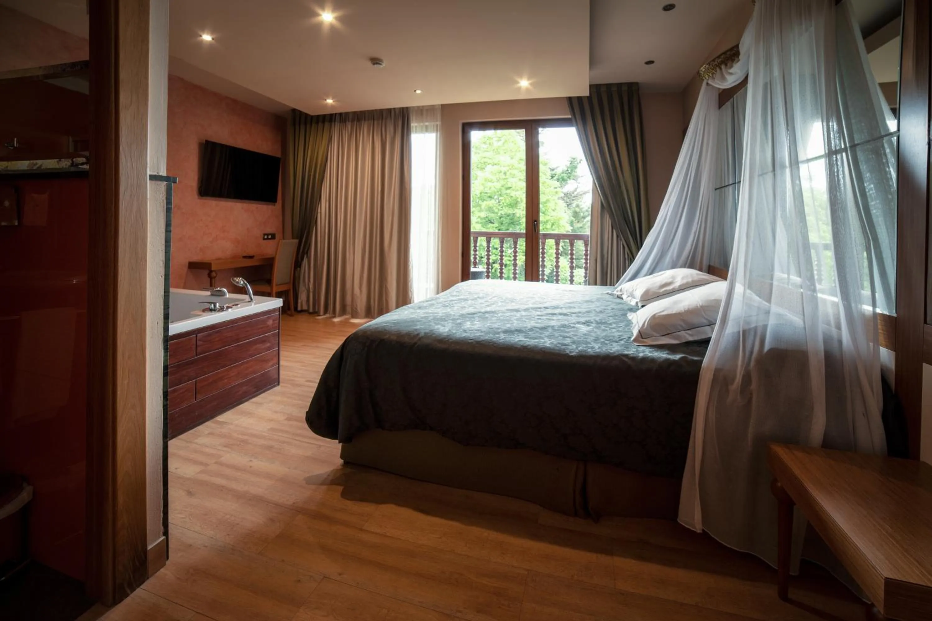 Bedroom, Bed in Hotel Felisa SPA