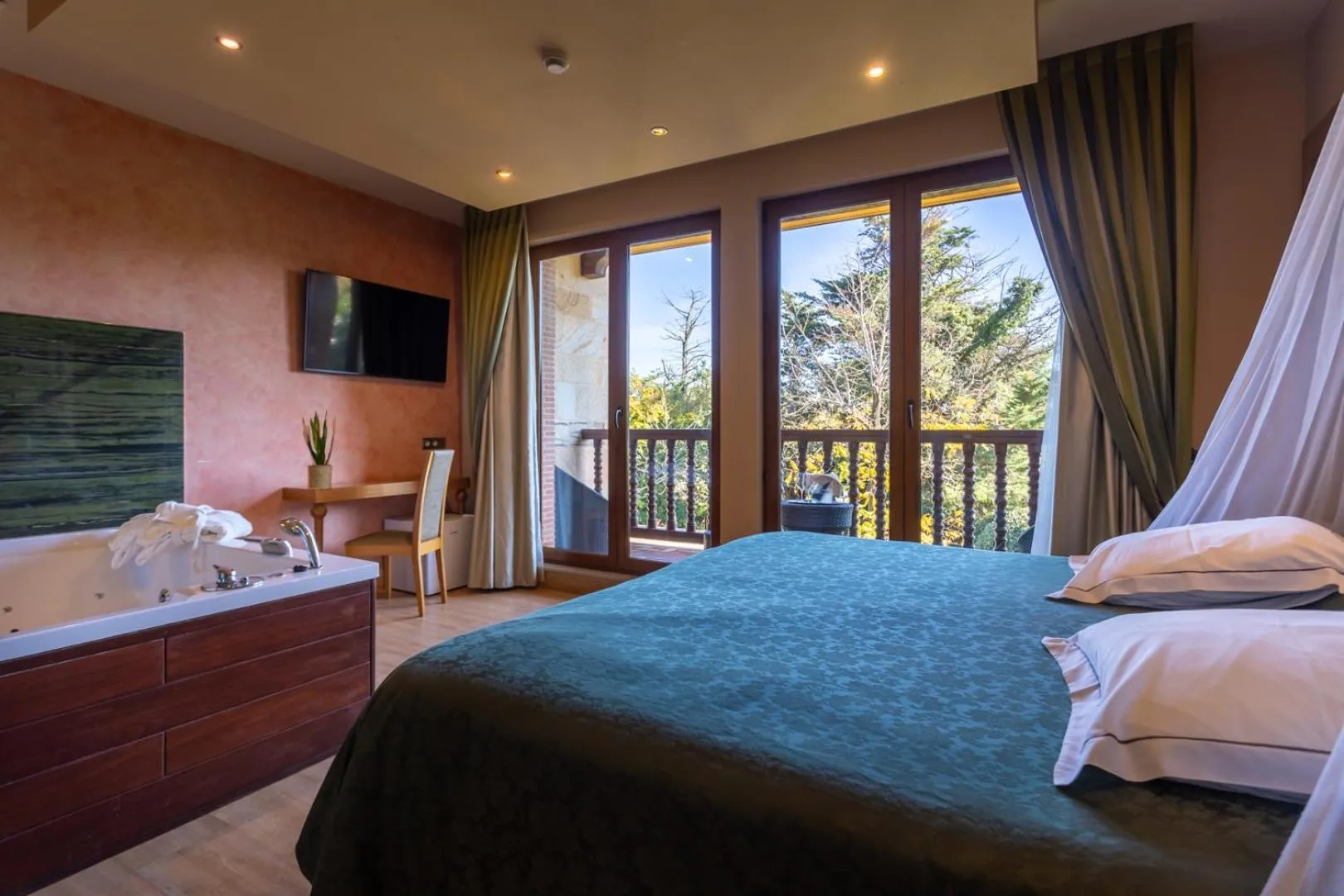 Hot Tub, Bed in Hotel Felisa SPA