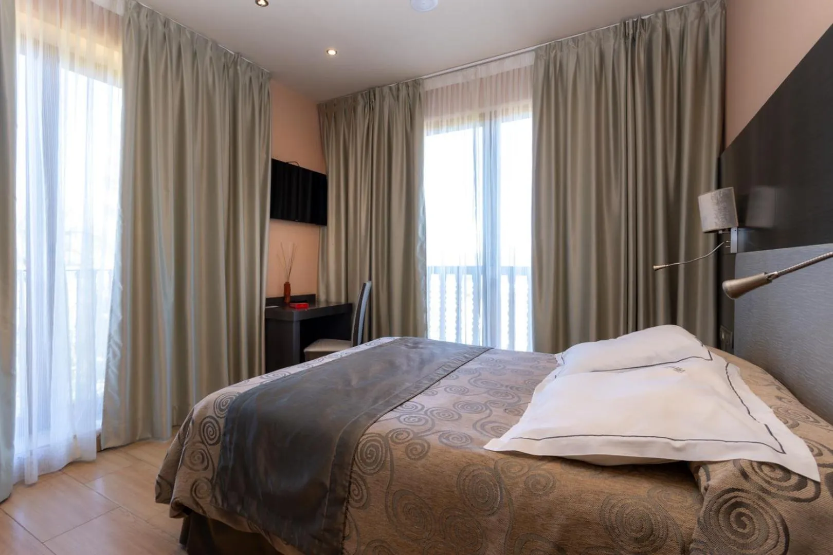 Photo of the whole room, Bed in Hotel Felisa SPA