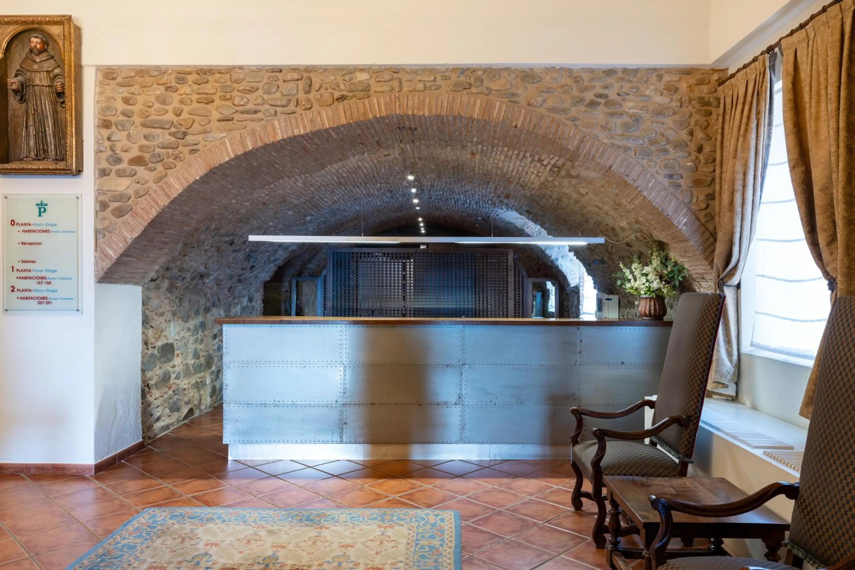 Lobby or reception in Parador de Sto. Domingo Bernardo de Fresneda