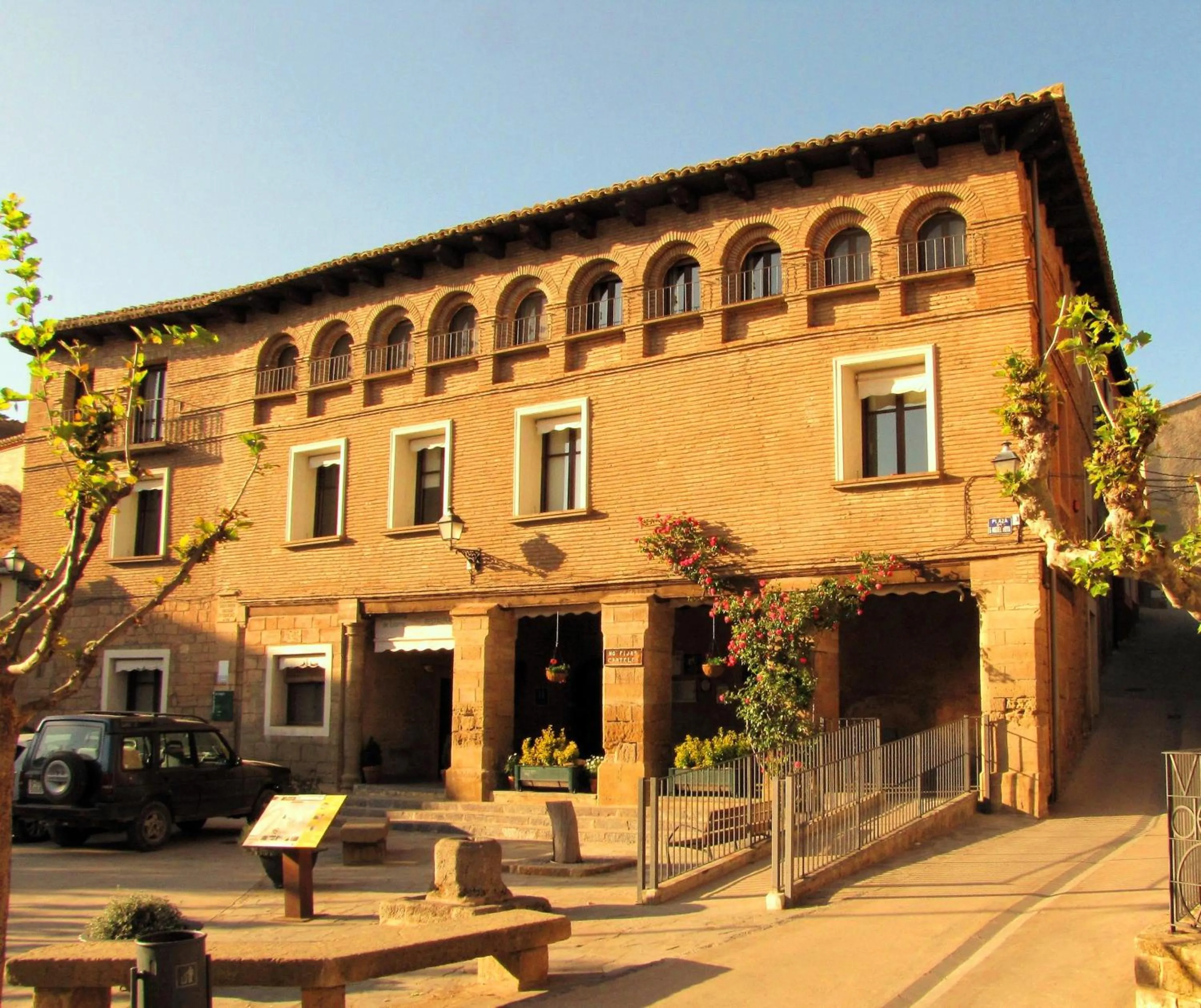 Property building in Hospederia de Loarre