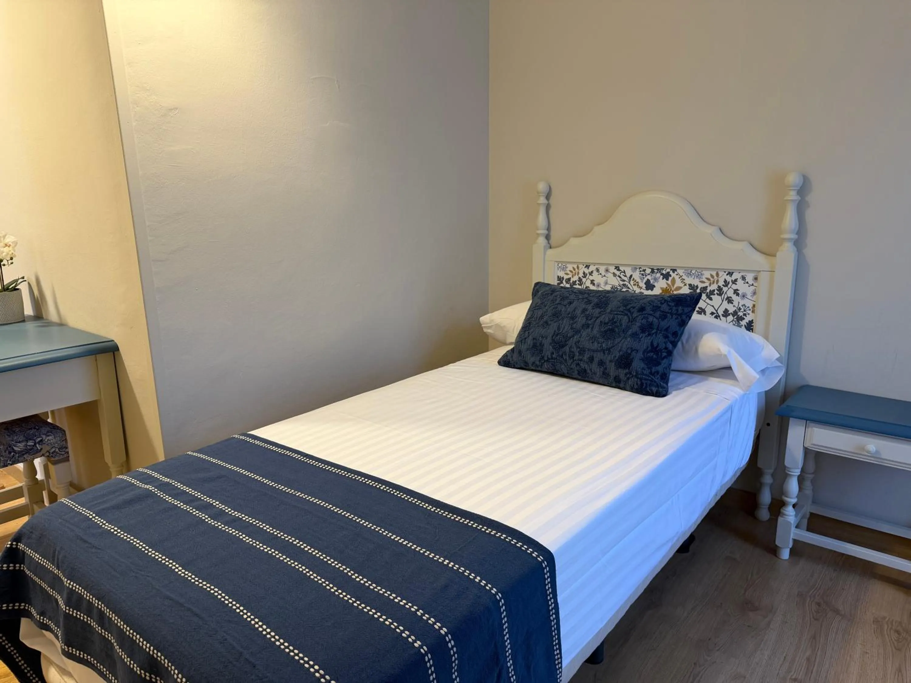 Bed in Edelweiss Hotel