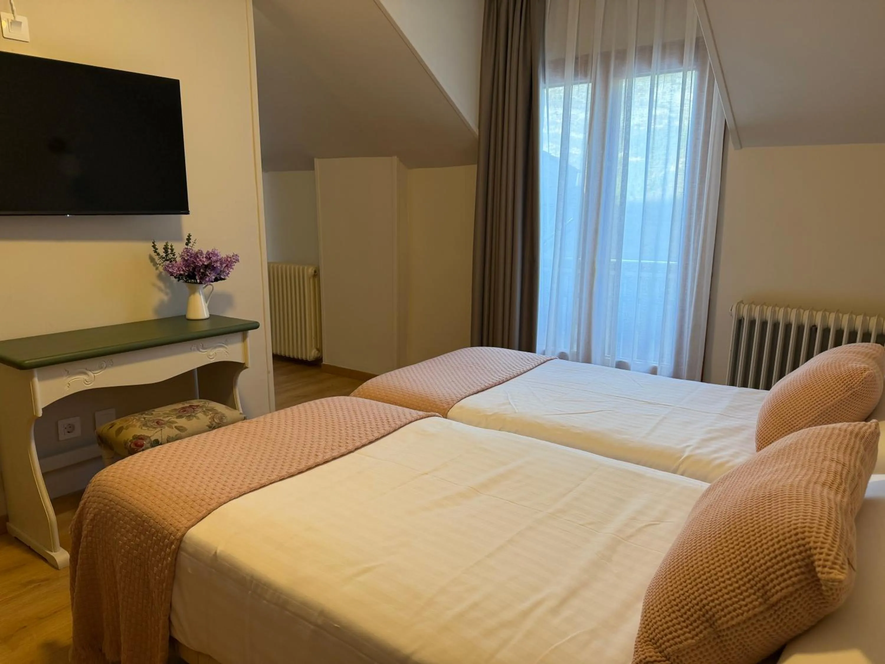 Bed in Edelweiss Hotel