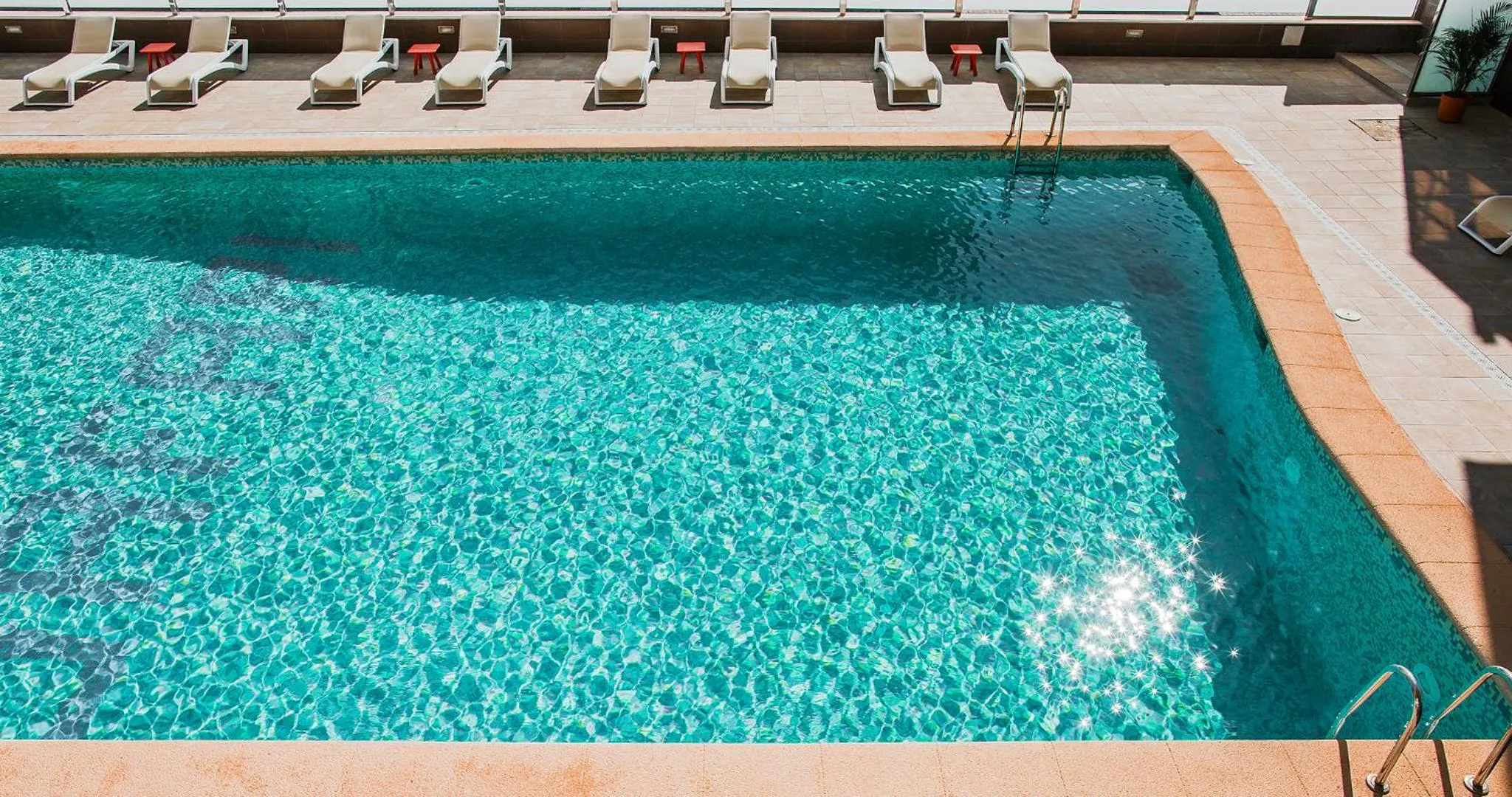 Swimming pool in Hotel Safari