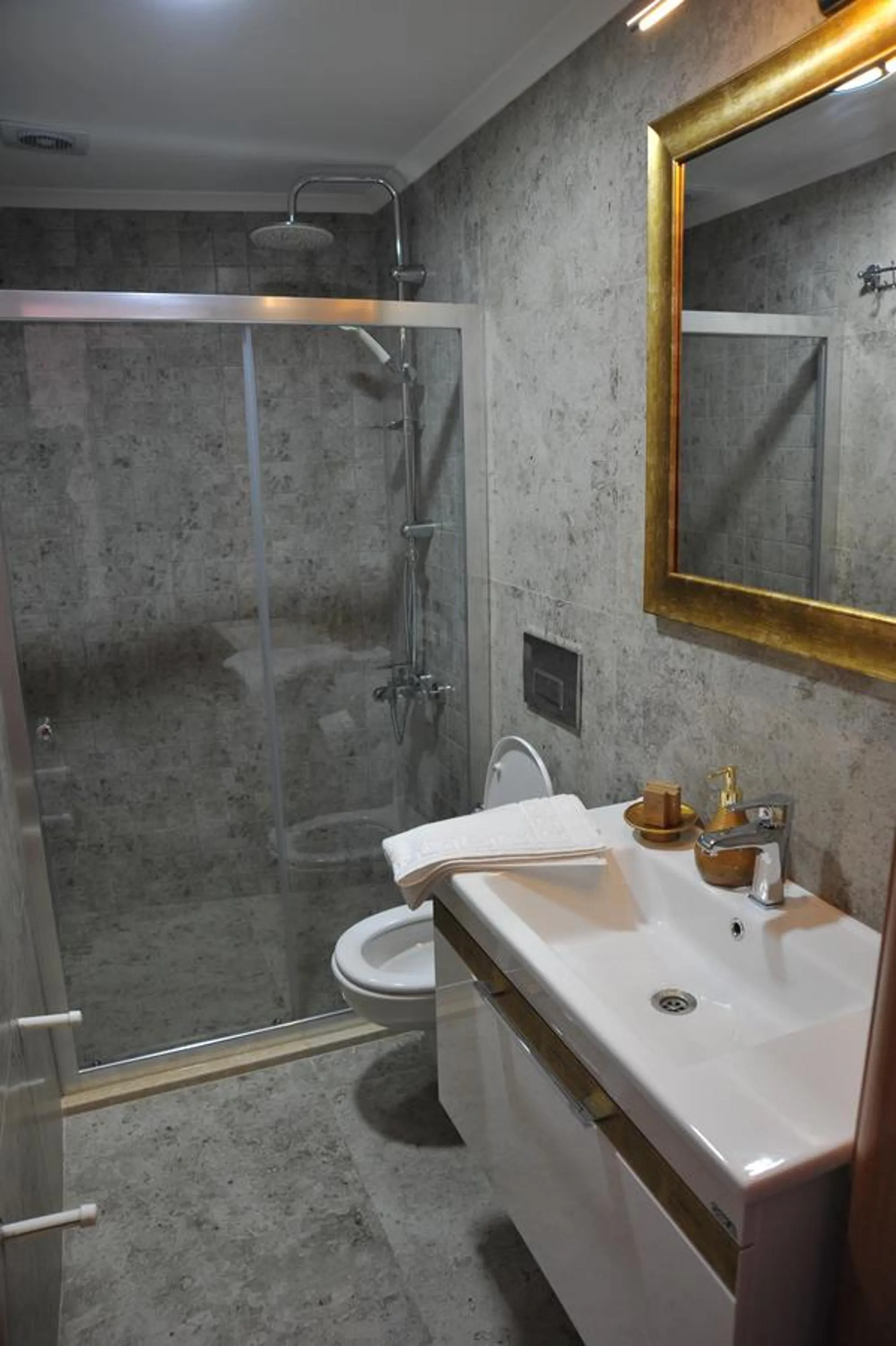 Shower in Deniz Yıldızı Pansiyon