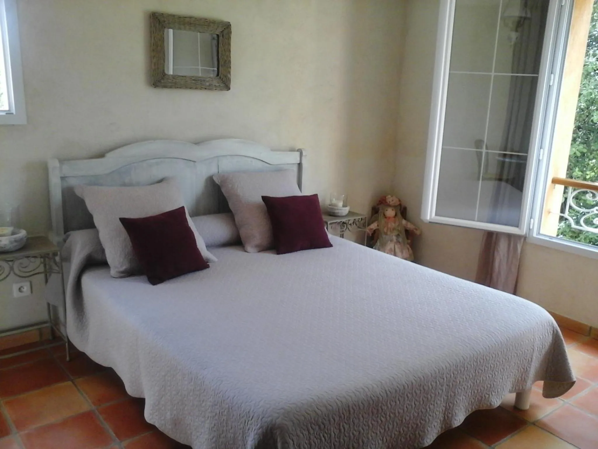 Photo of the whole room, Bed in La Maison de Campagne