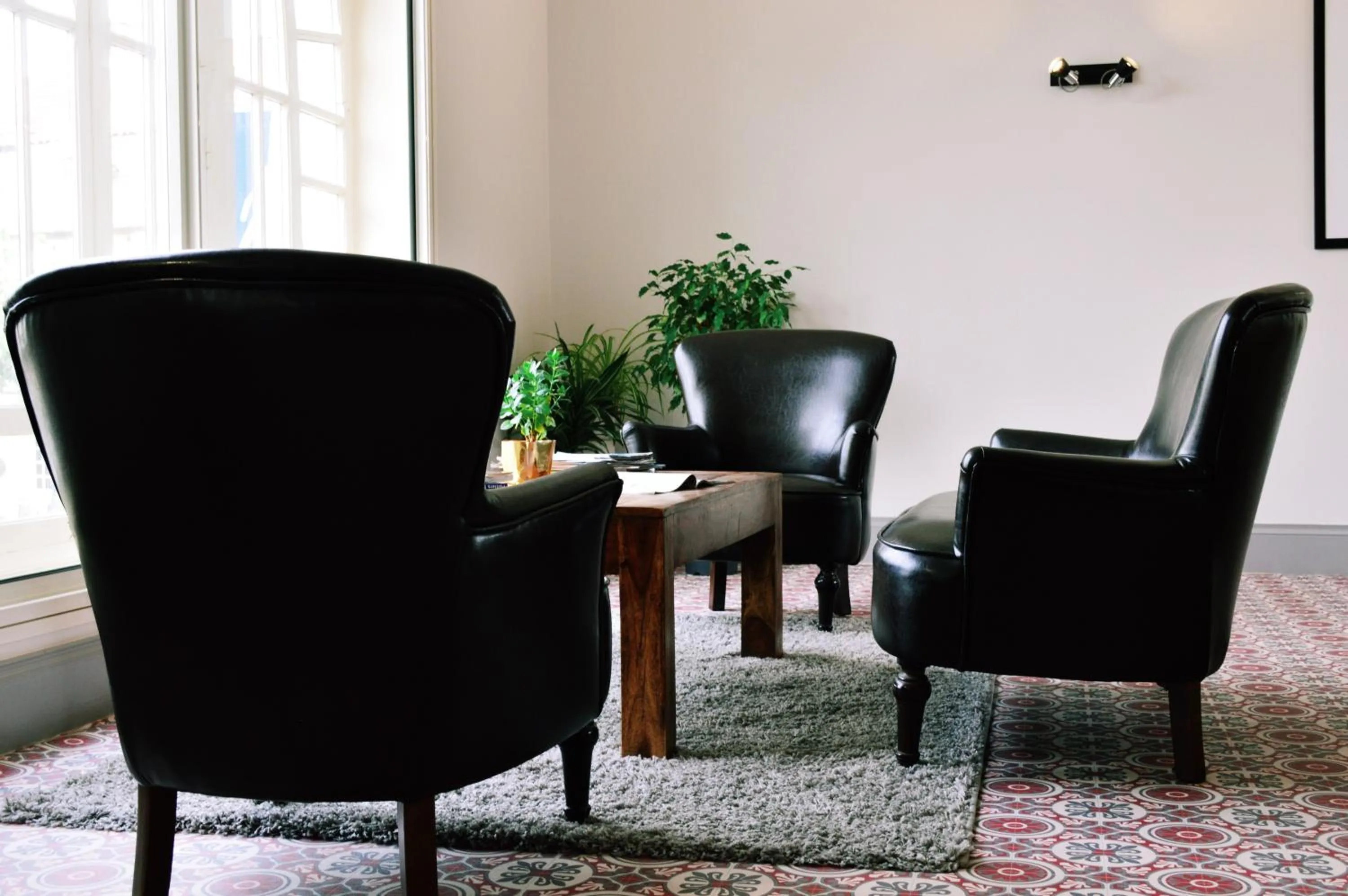 Communal lounge/ TV room in Hôtel de France