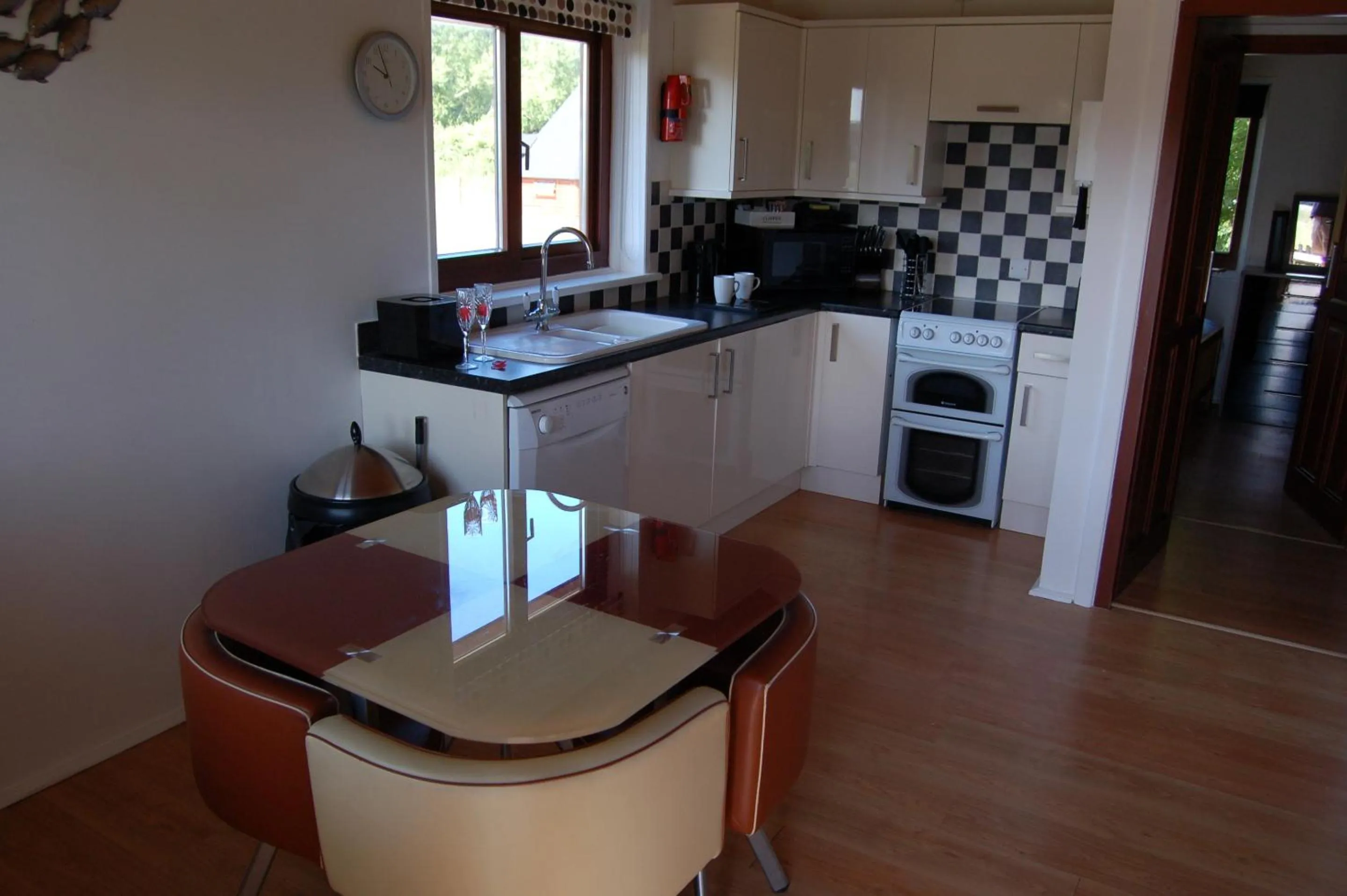 Kitchen or kitchenette in Watermeadow Lakes & Lodges