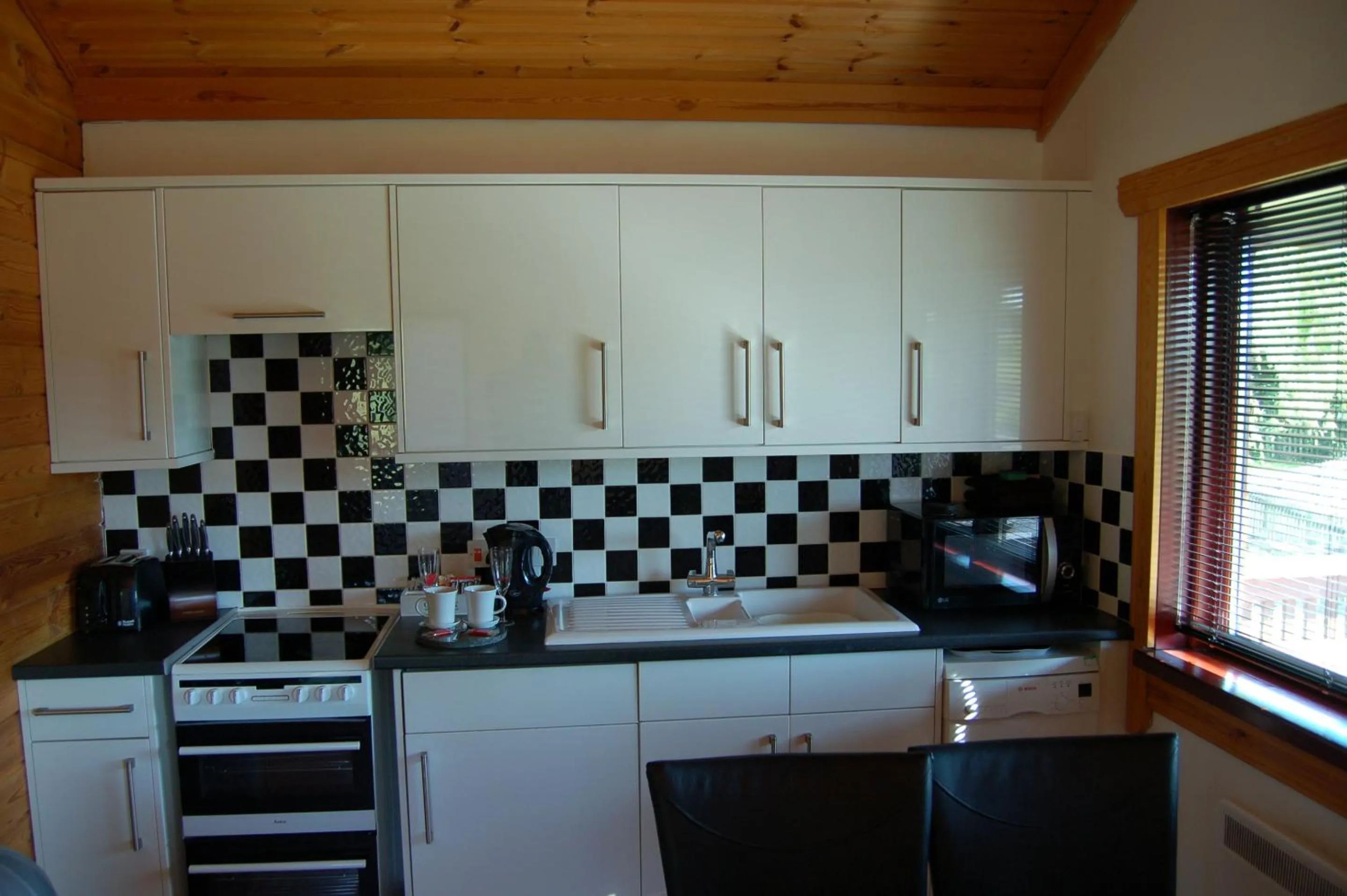 Kitchen or kitchenette in Watermeadow Lakes & Lodges