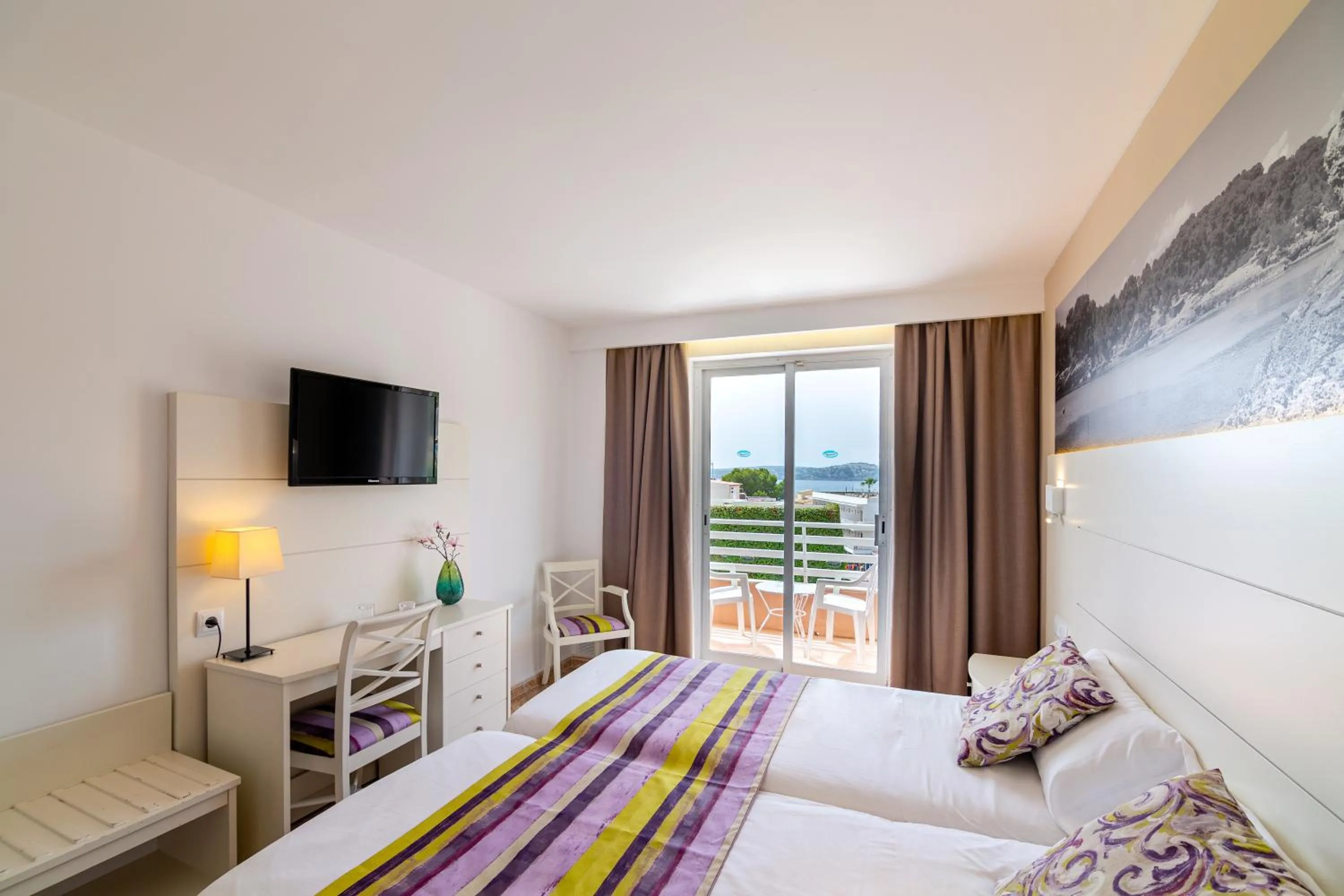 Sea view, Bed in Hotel Venecia Paguera