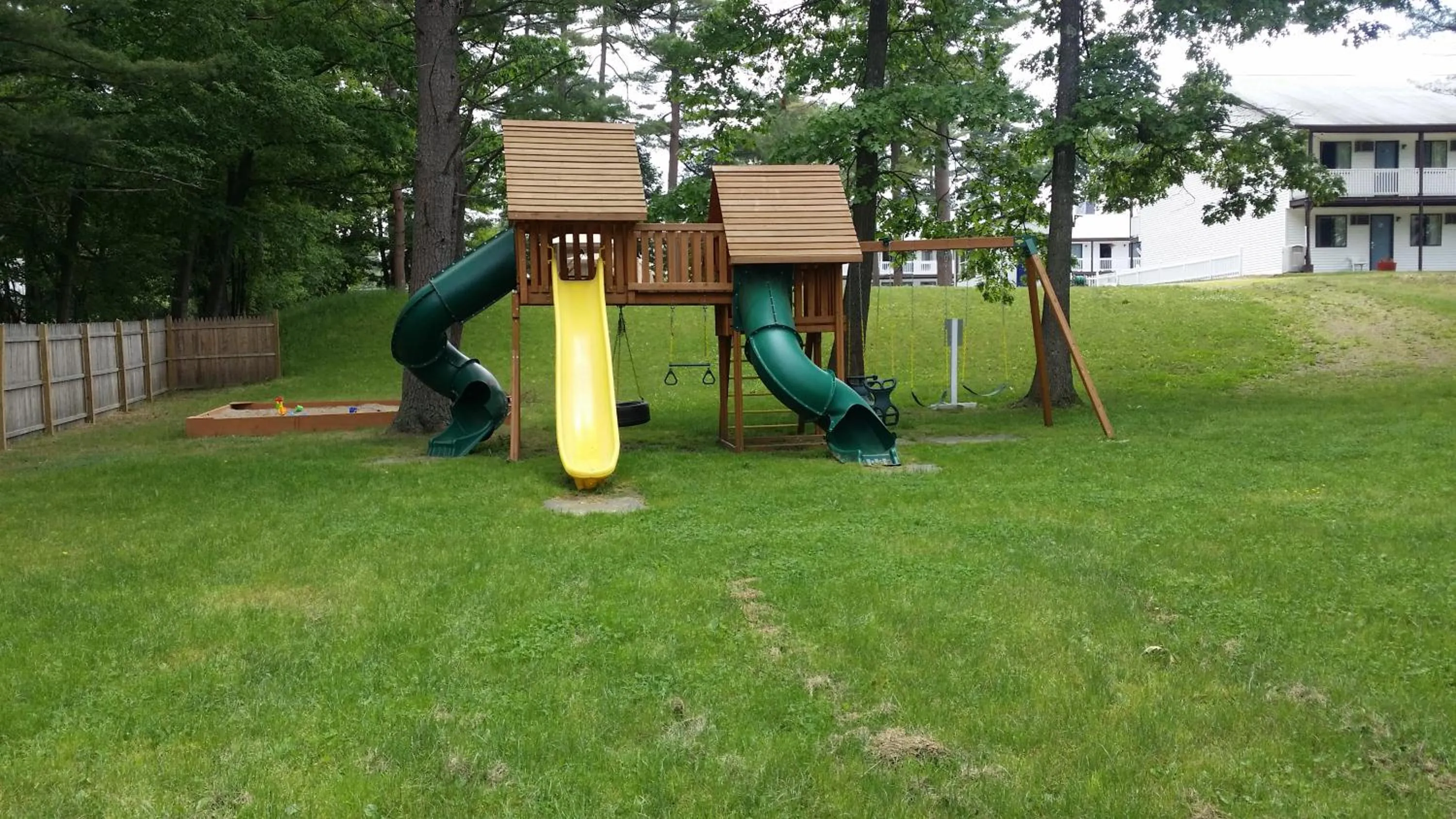 Children play ground in Seabrook Inn