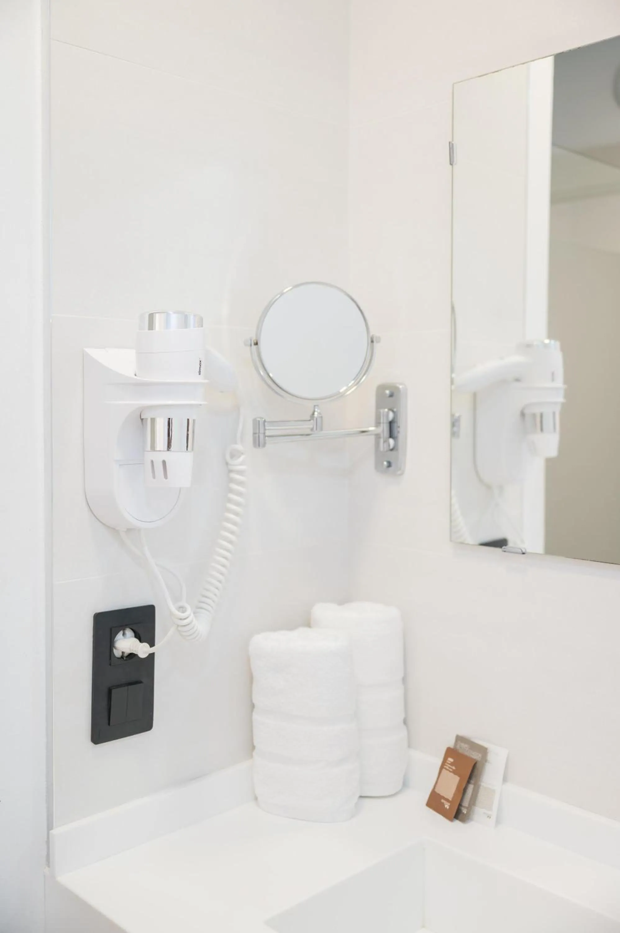 Bathroom, Bed in BARRANCO Chic! Apartments by ALEGRIA