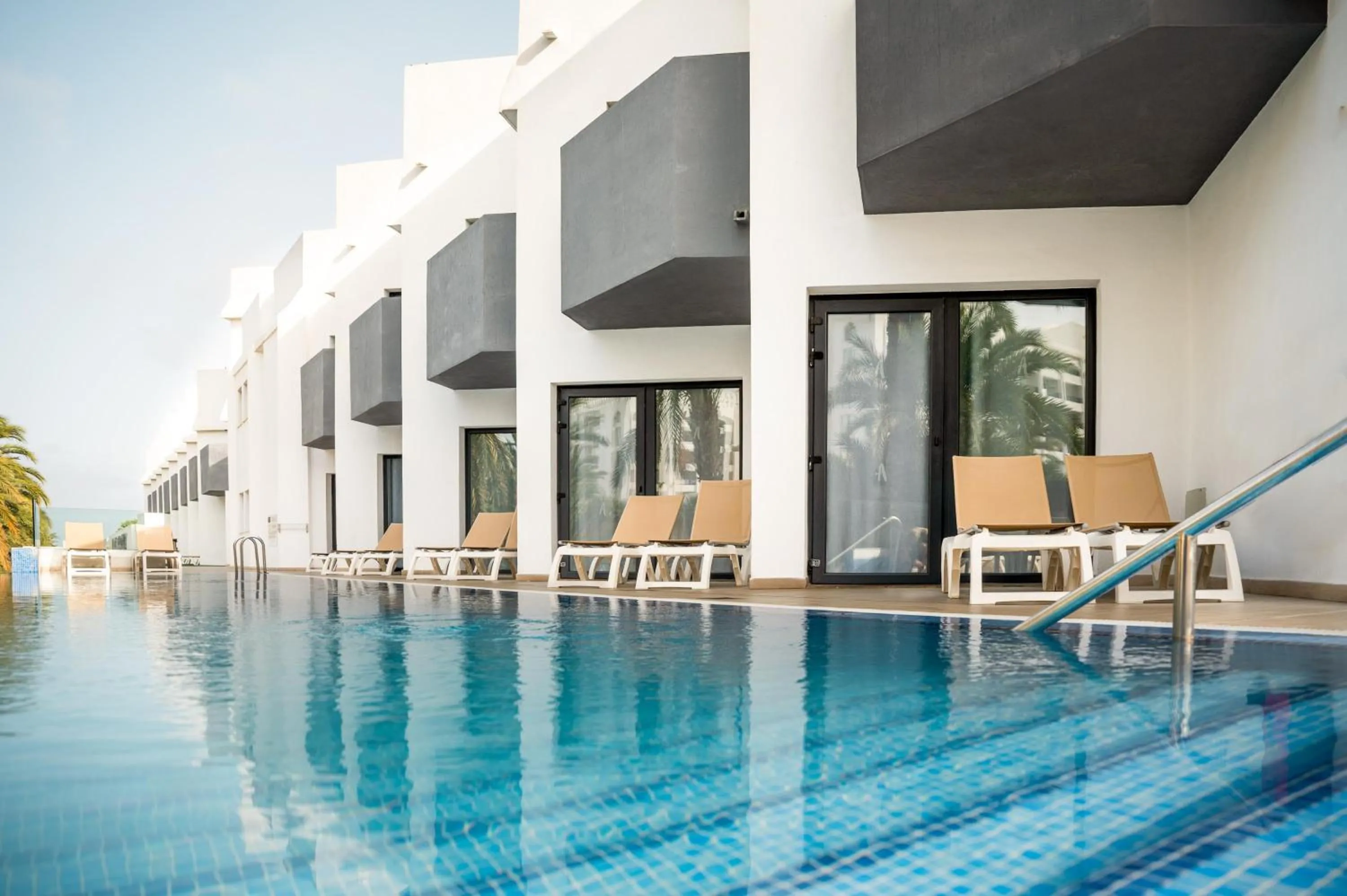 Swimming pool in BARRANCO Chic! Apartments by ALEGRIA