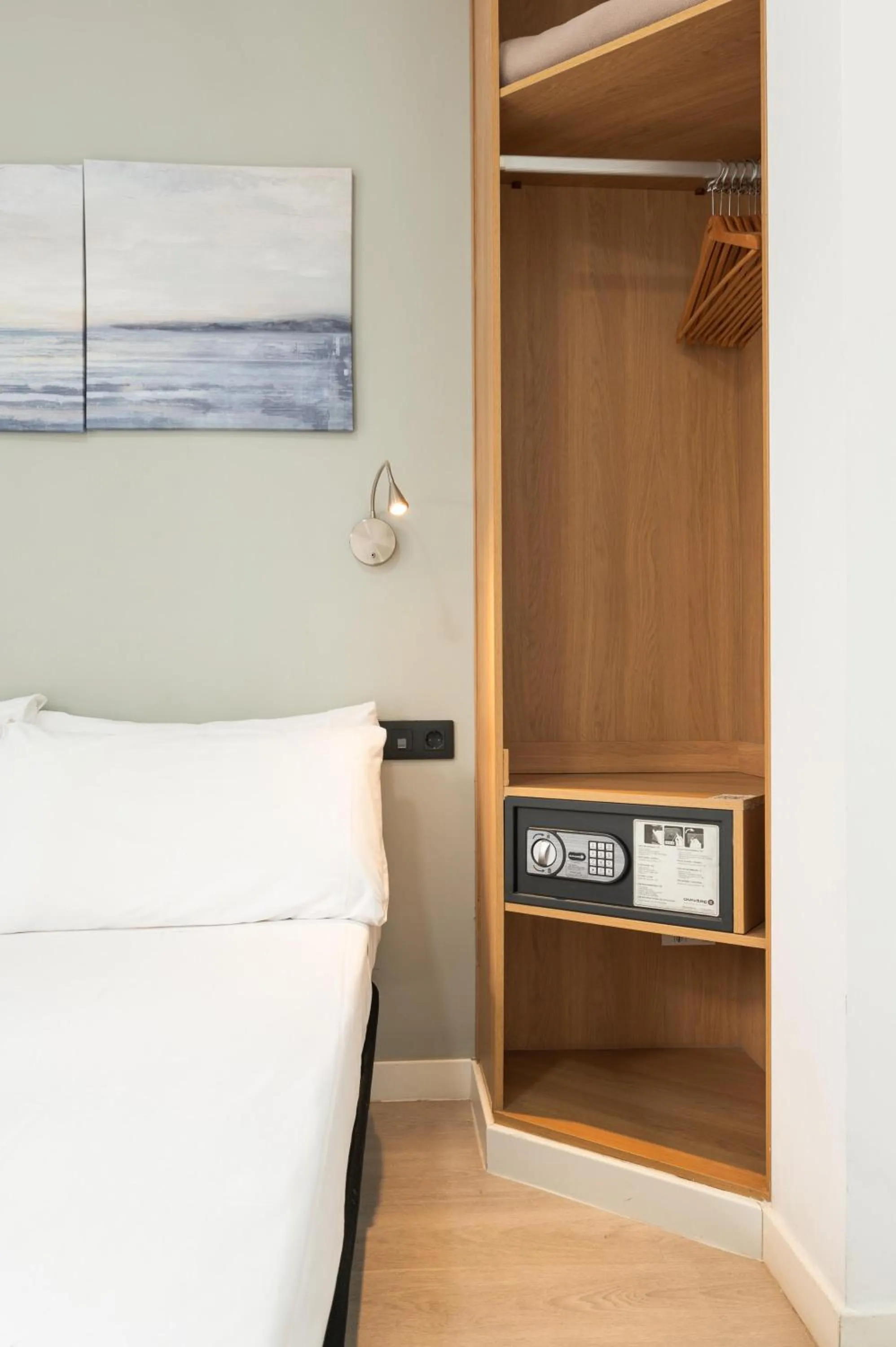 Bathroom, Bed in BARRANCO Chic! Apartments by ALEGRIA