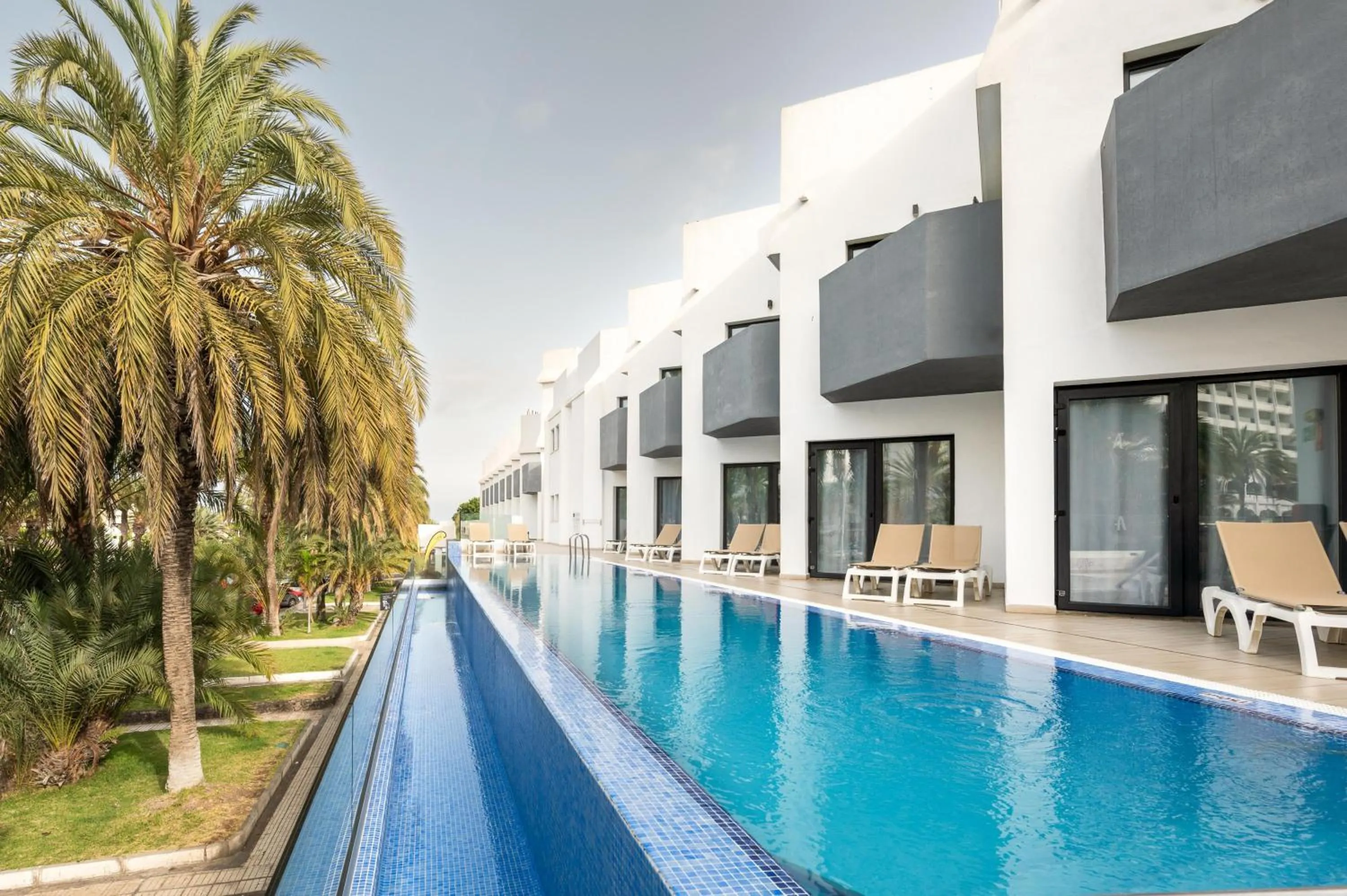 Swimming pool in BARRANCO Chic! Apartments by ALEGRIA