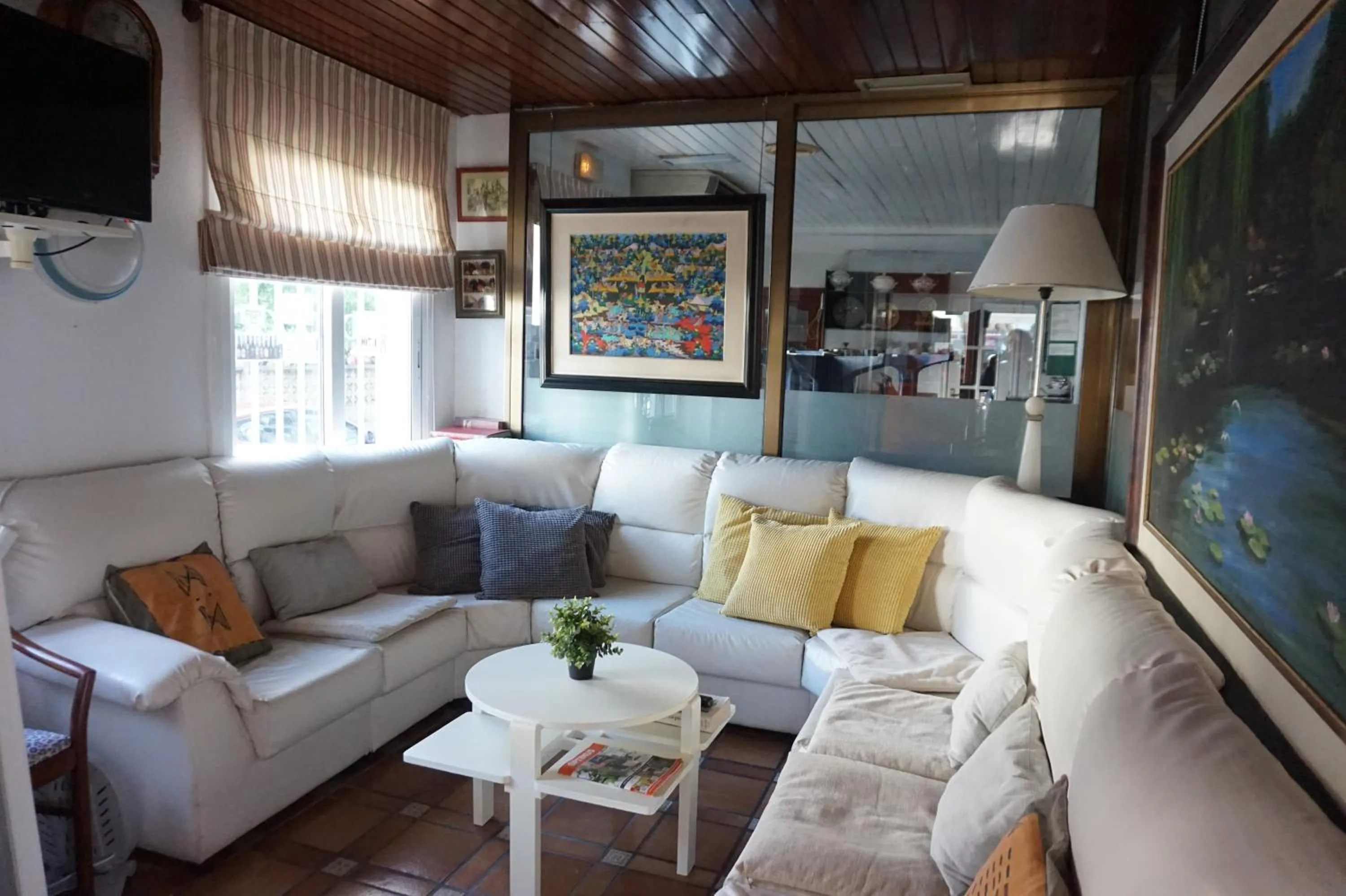 Communal lounge/ TV room in Hotel Hermes