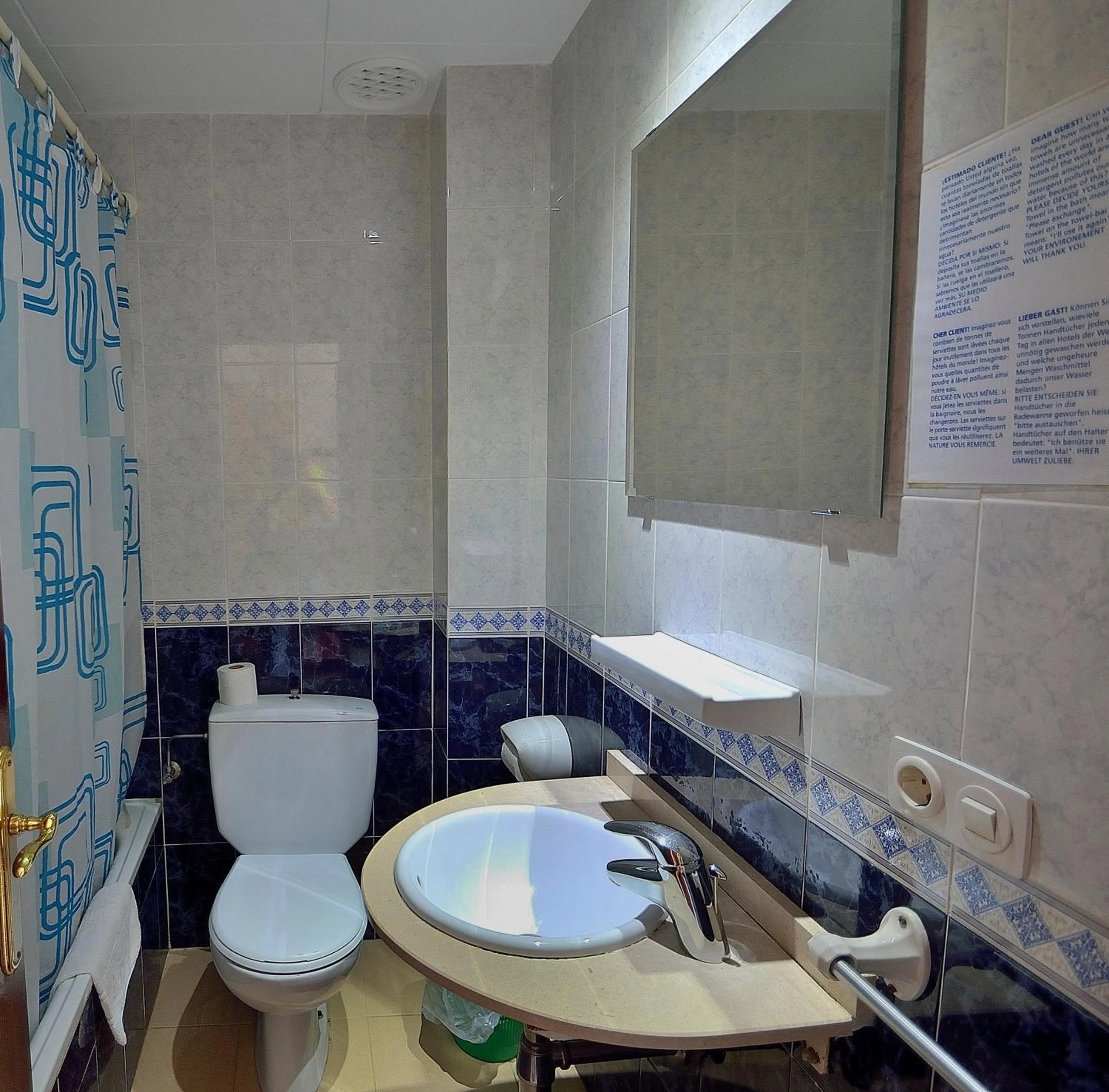 Bathroom in Hotel Hermes