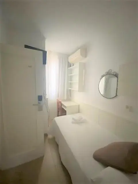 Budget Interior Single Room in Hotel Hermes Budget Interior Single Room in Hotel Hermes