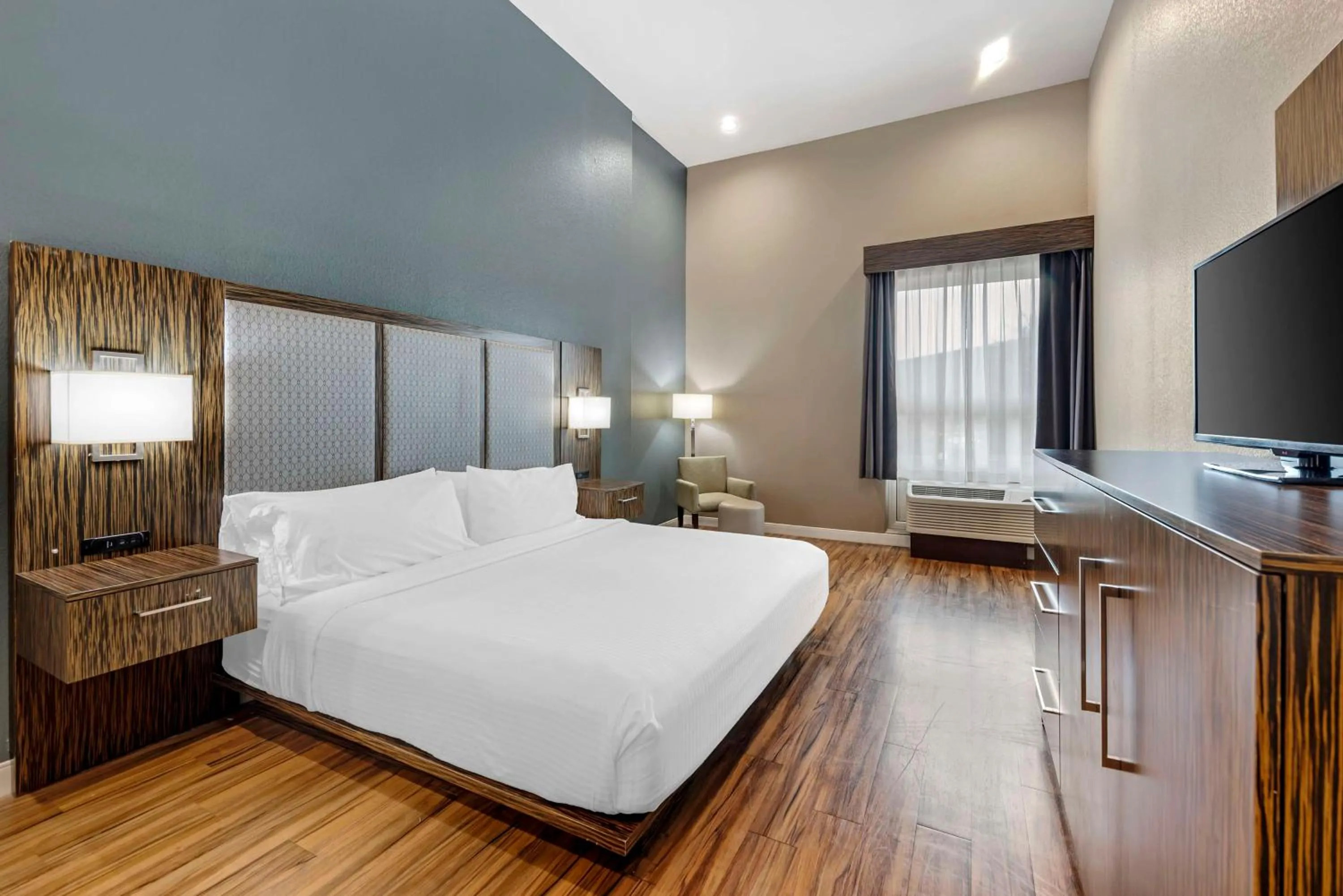 Photo of the whole room, Bed in Best Western Plus Pflugerville Inn & Suites