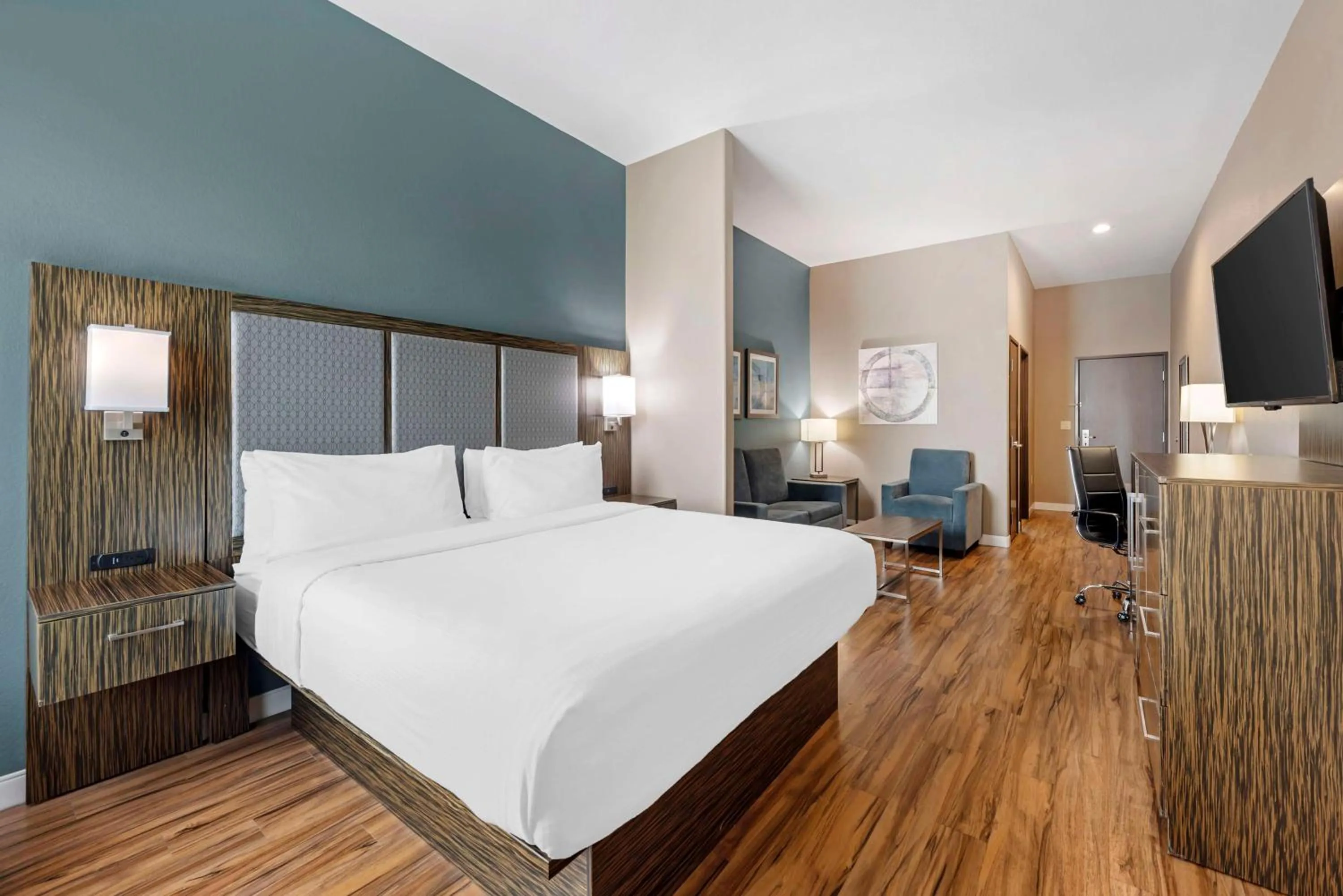 Photo of the whole room, Bed in Best Western Plus Pflugerville Inn & Suites