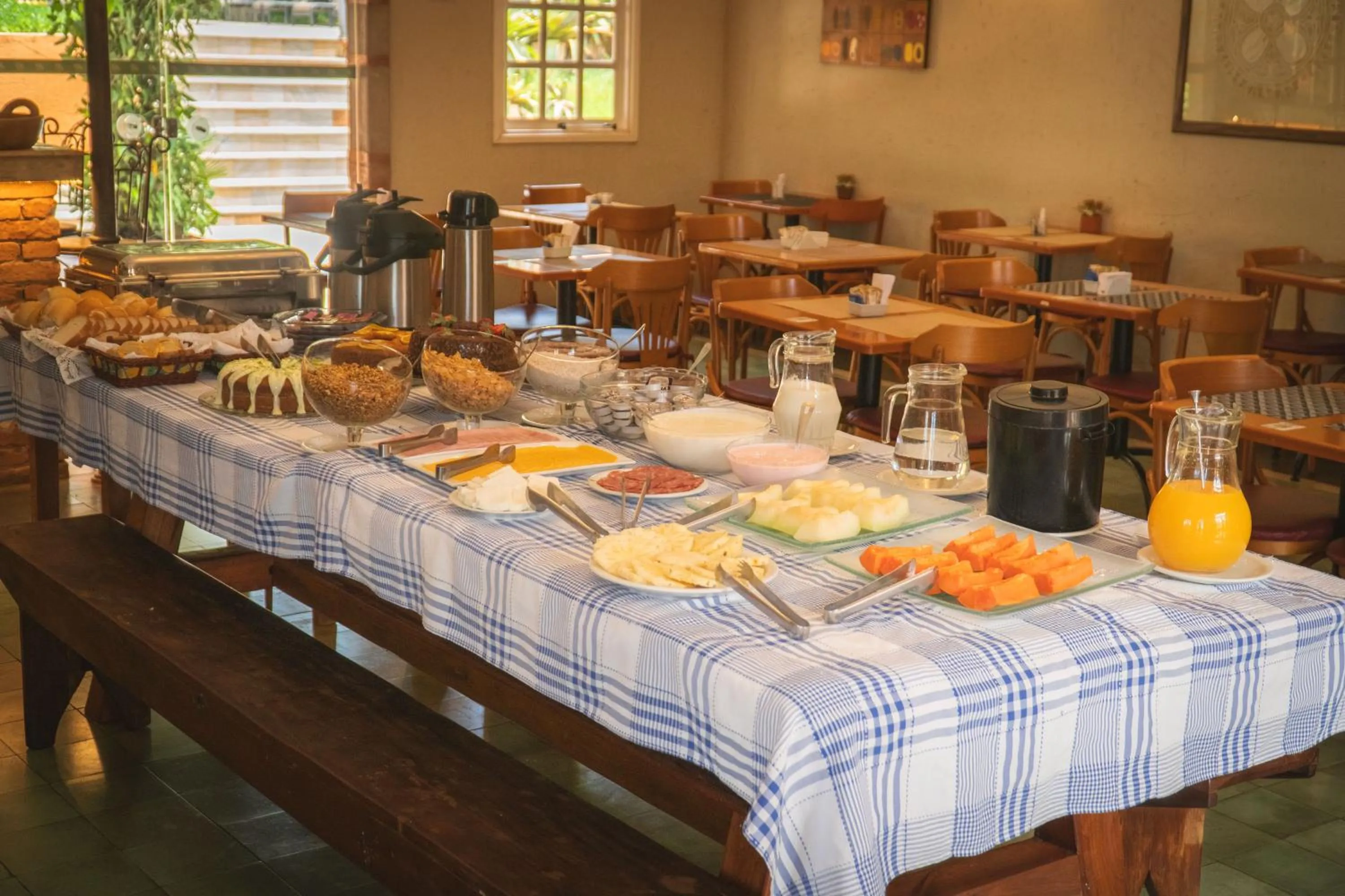 Restaurant/places to eat in Vila Real Hotel