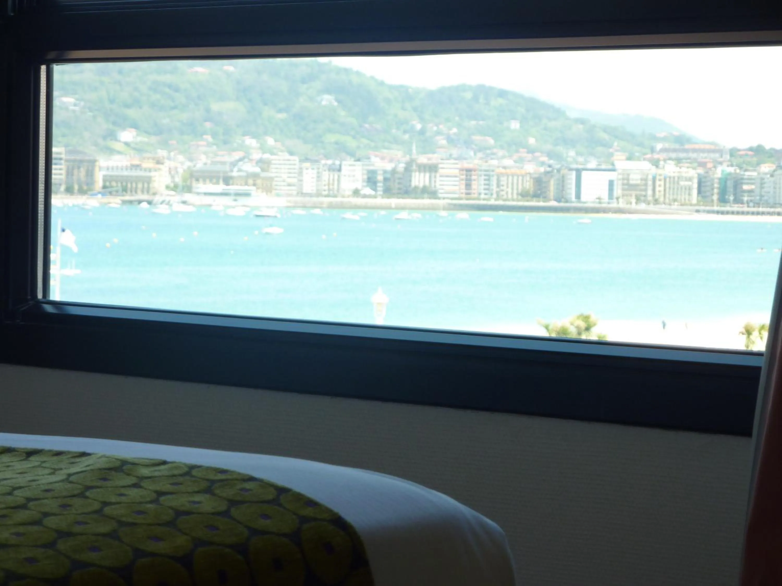 View (from property/room), Bed in Hotel Ezeiza