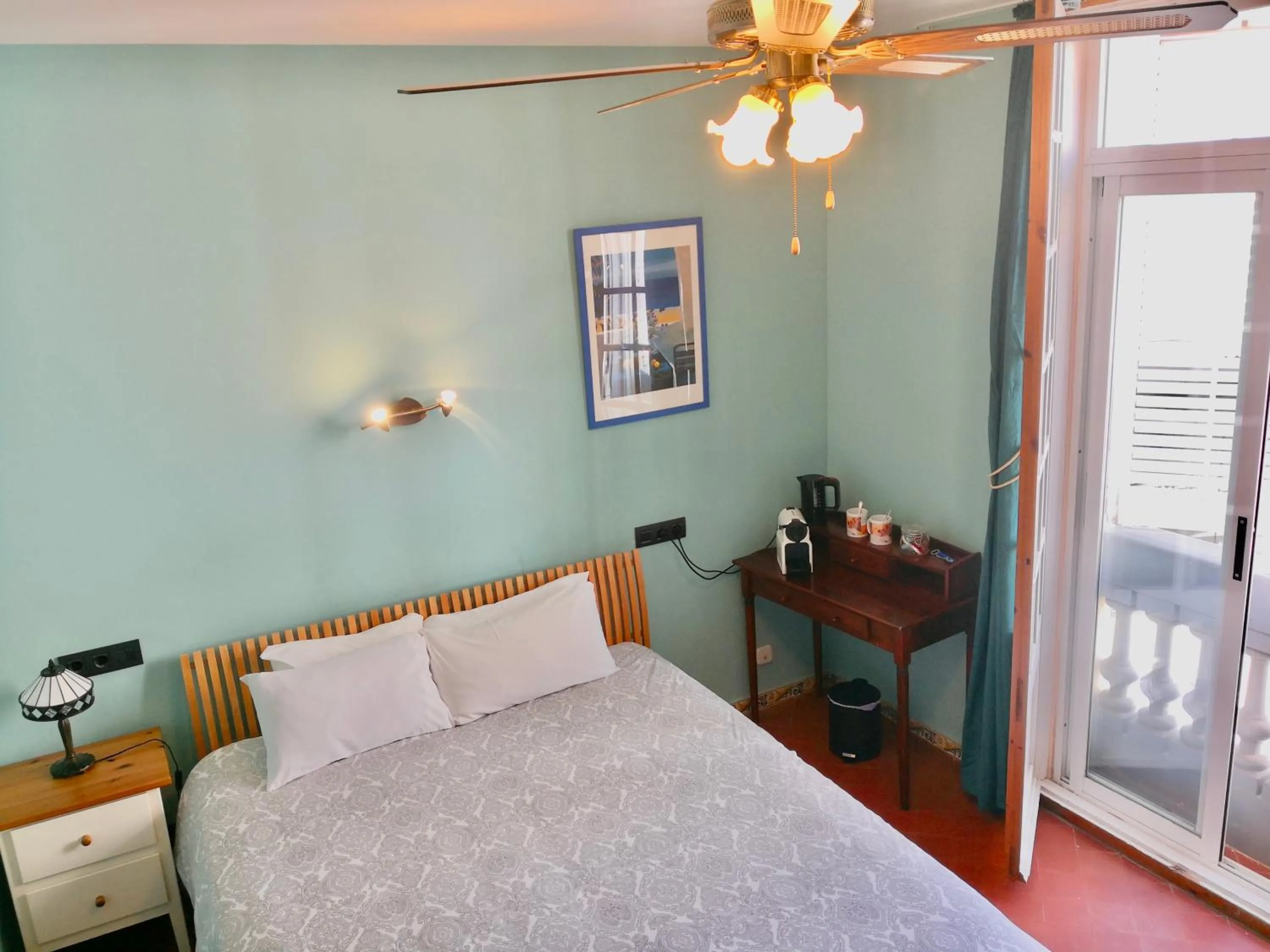 Property building, Bed in Privat Hotel Liberty Sitges