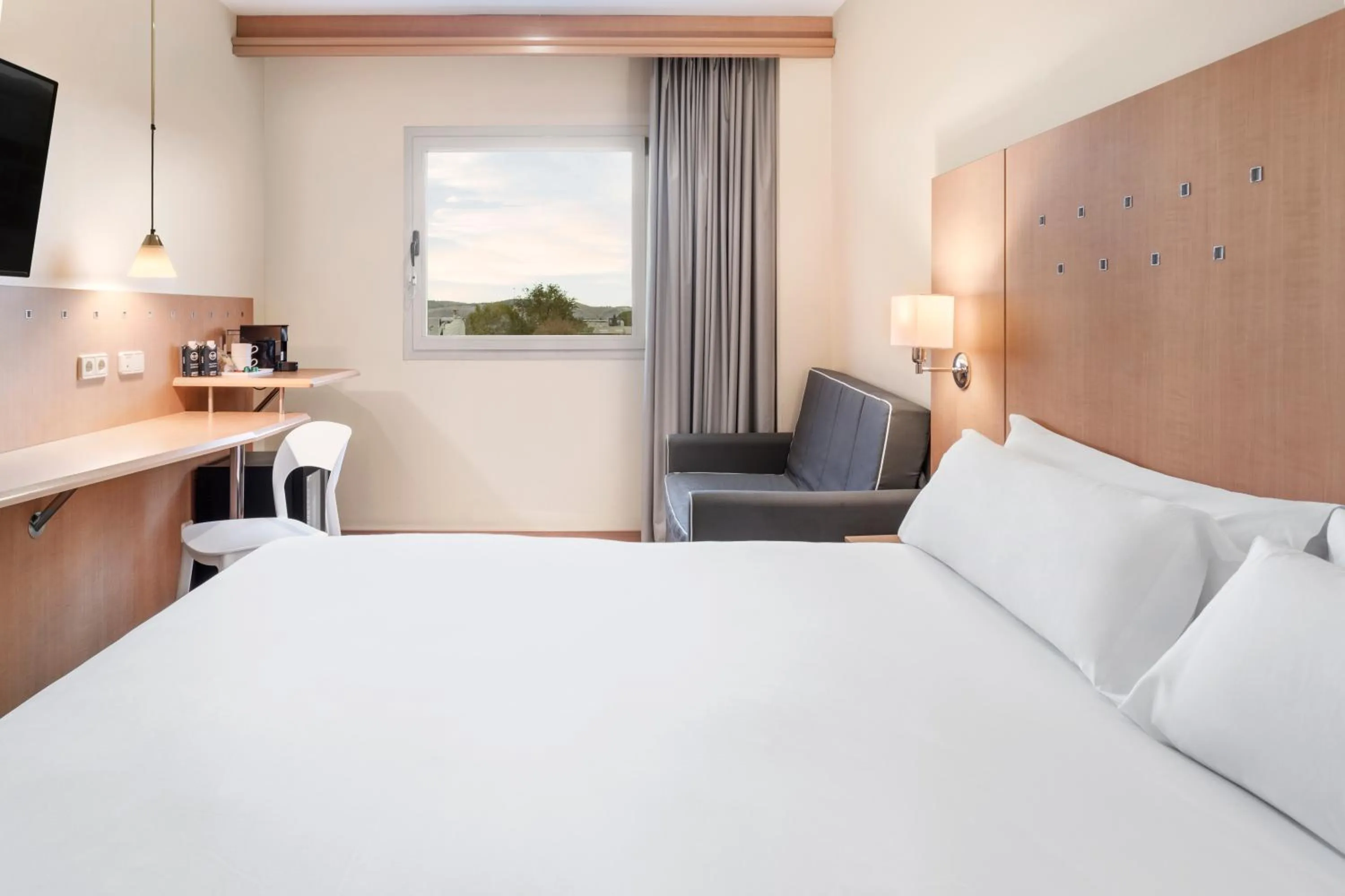 Off site, Bed in B&B HOTEL Madrid Arganda