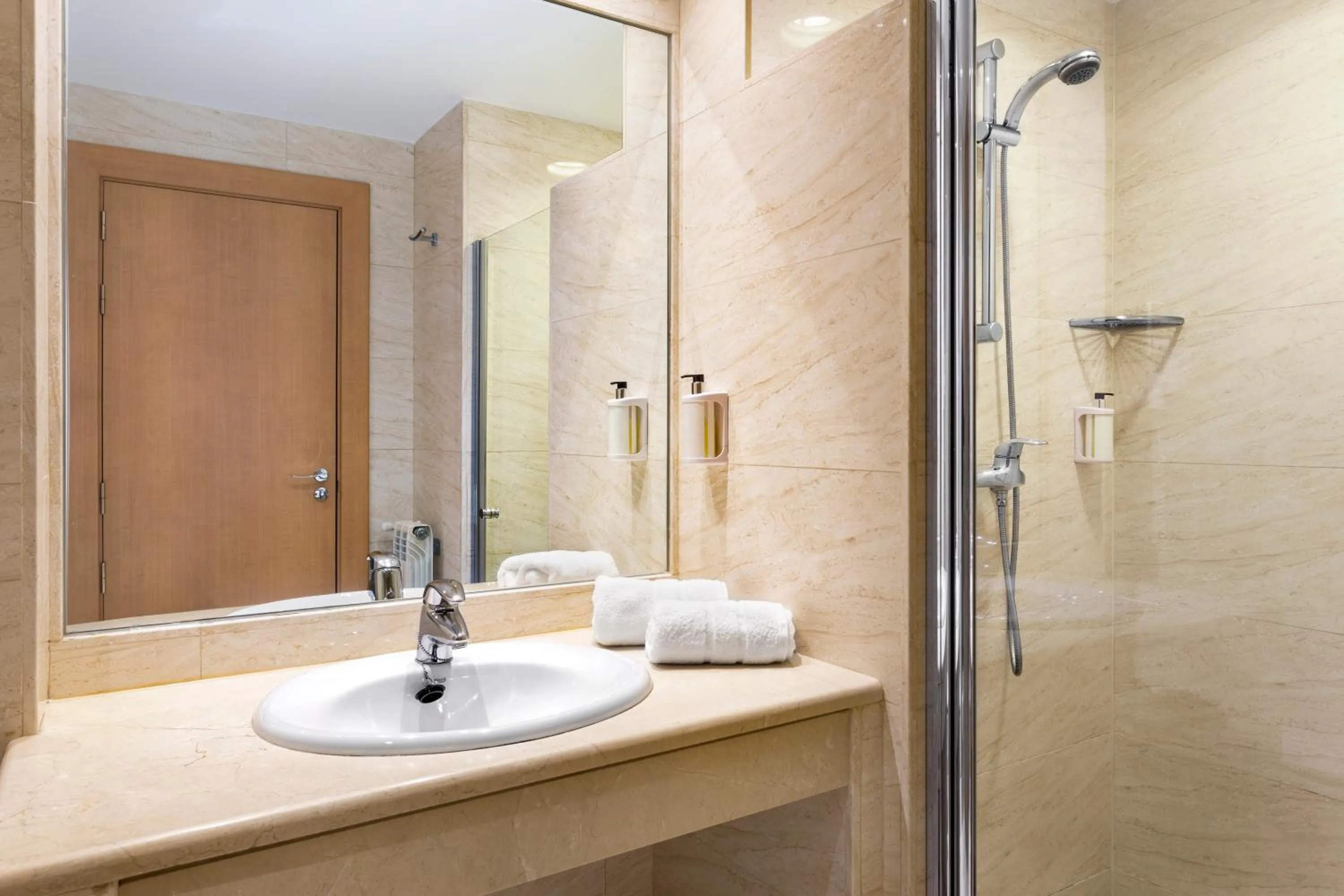 Shower in B&B HOTEL Madrid Arganda