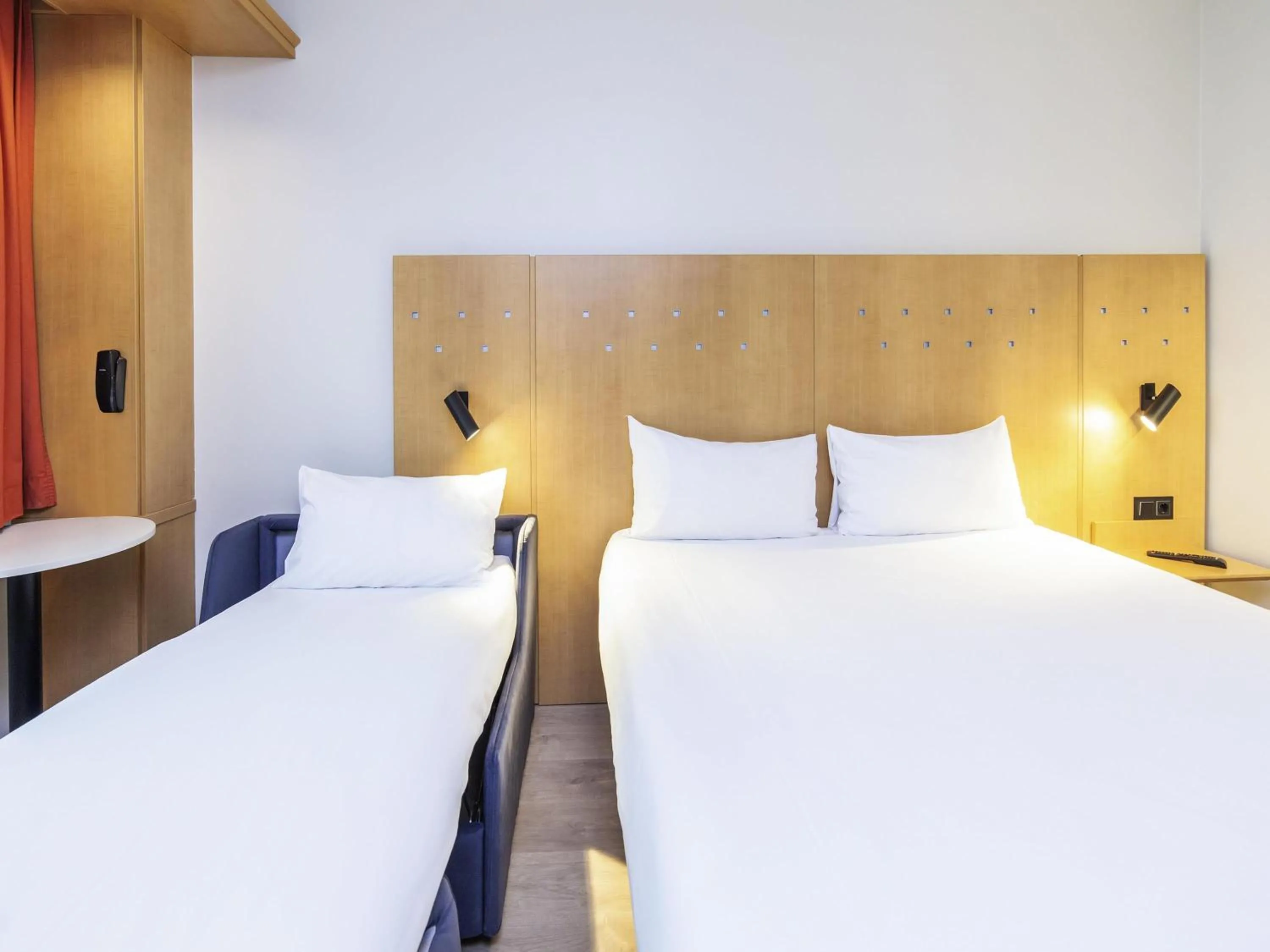 Bedroom, Bed in Ibis Alcala de Henares La Garena