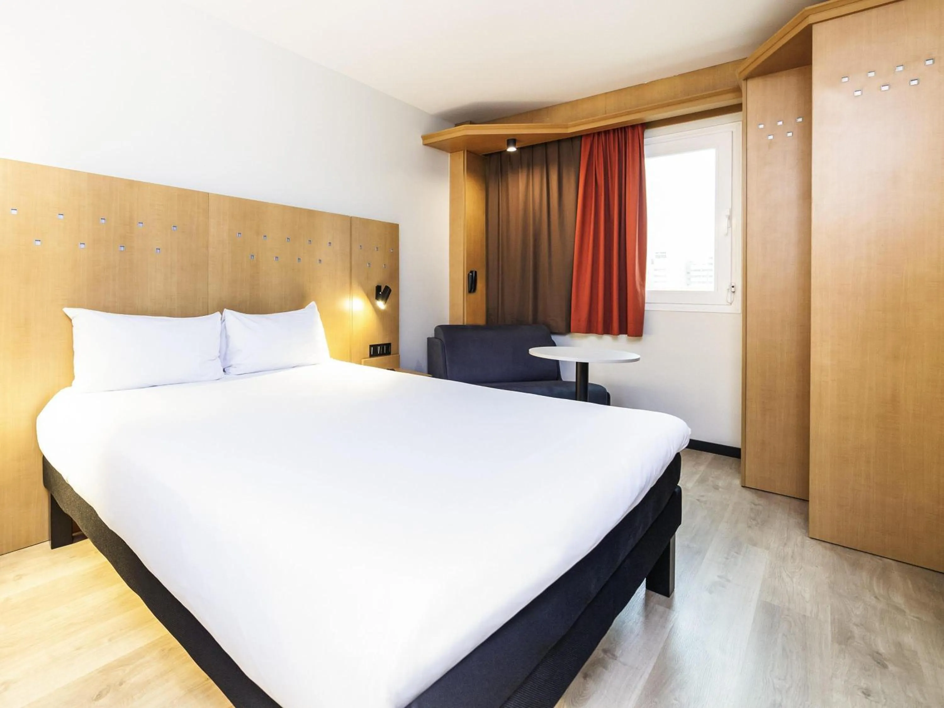 Bedroom, Bed in Ibis Alcala de Henares La Garena