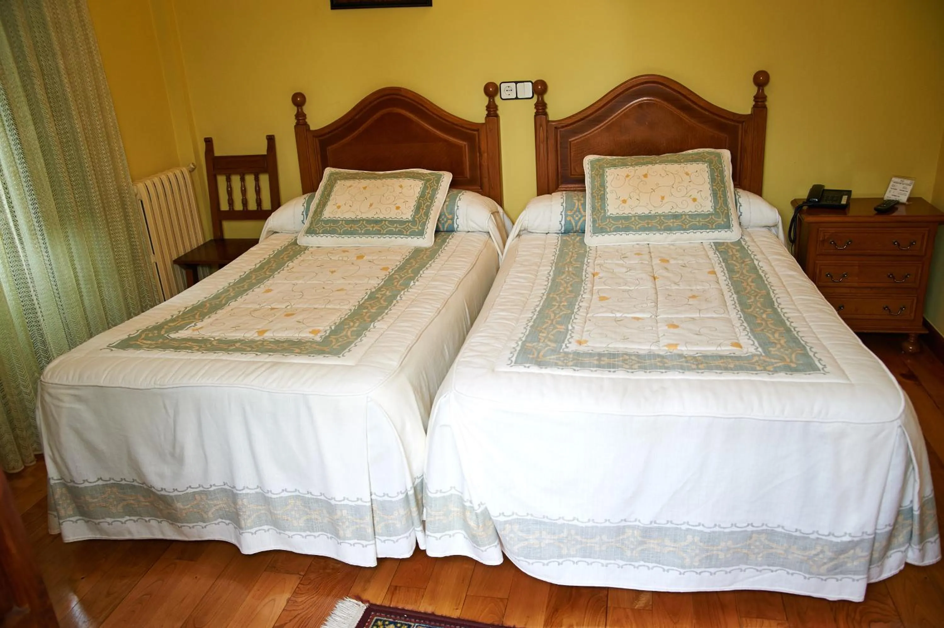 Photo of the whole room in Hotel Los Angeles