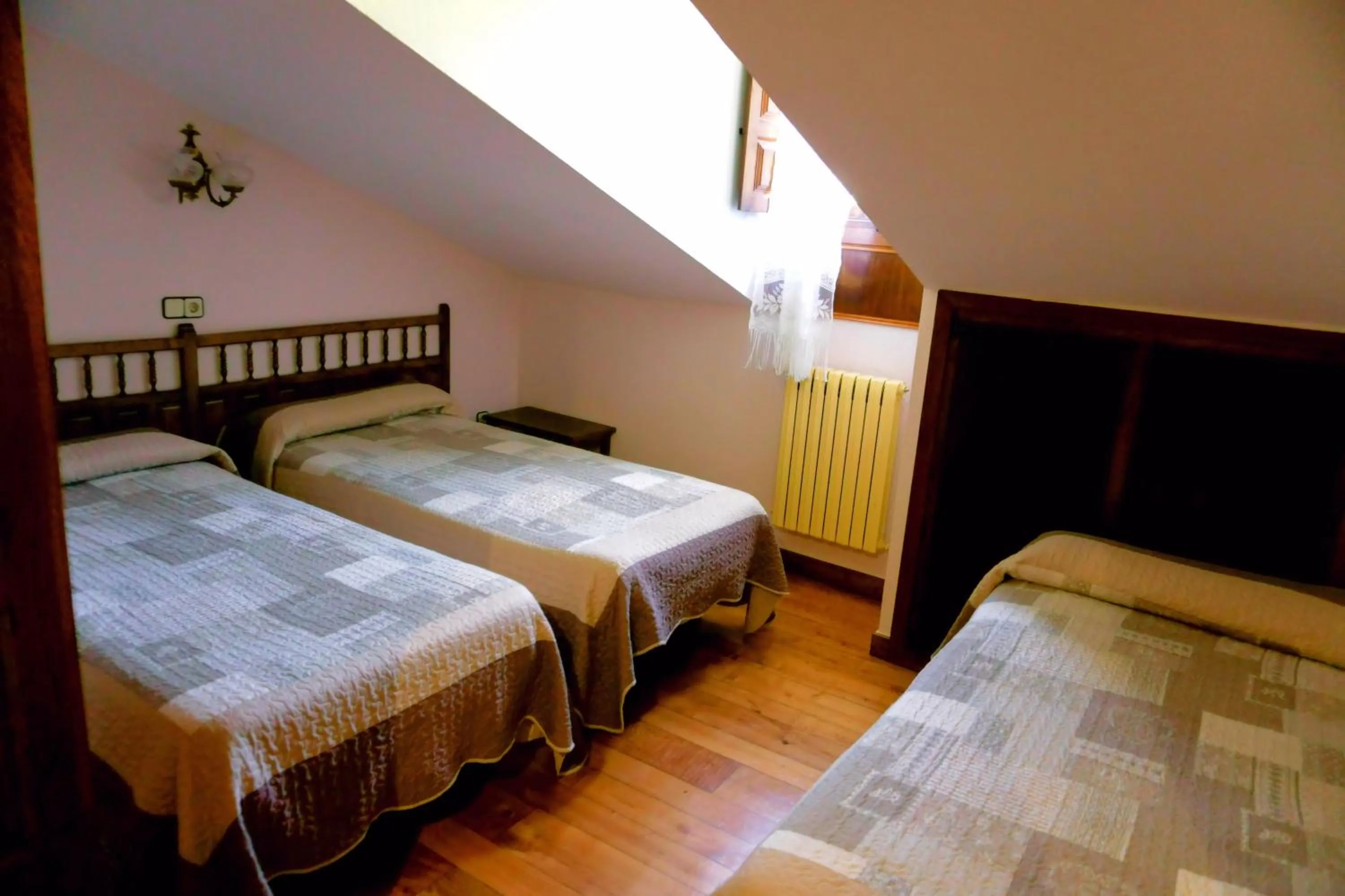 Photo of the whole room in Hotel Los Angeles