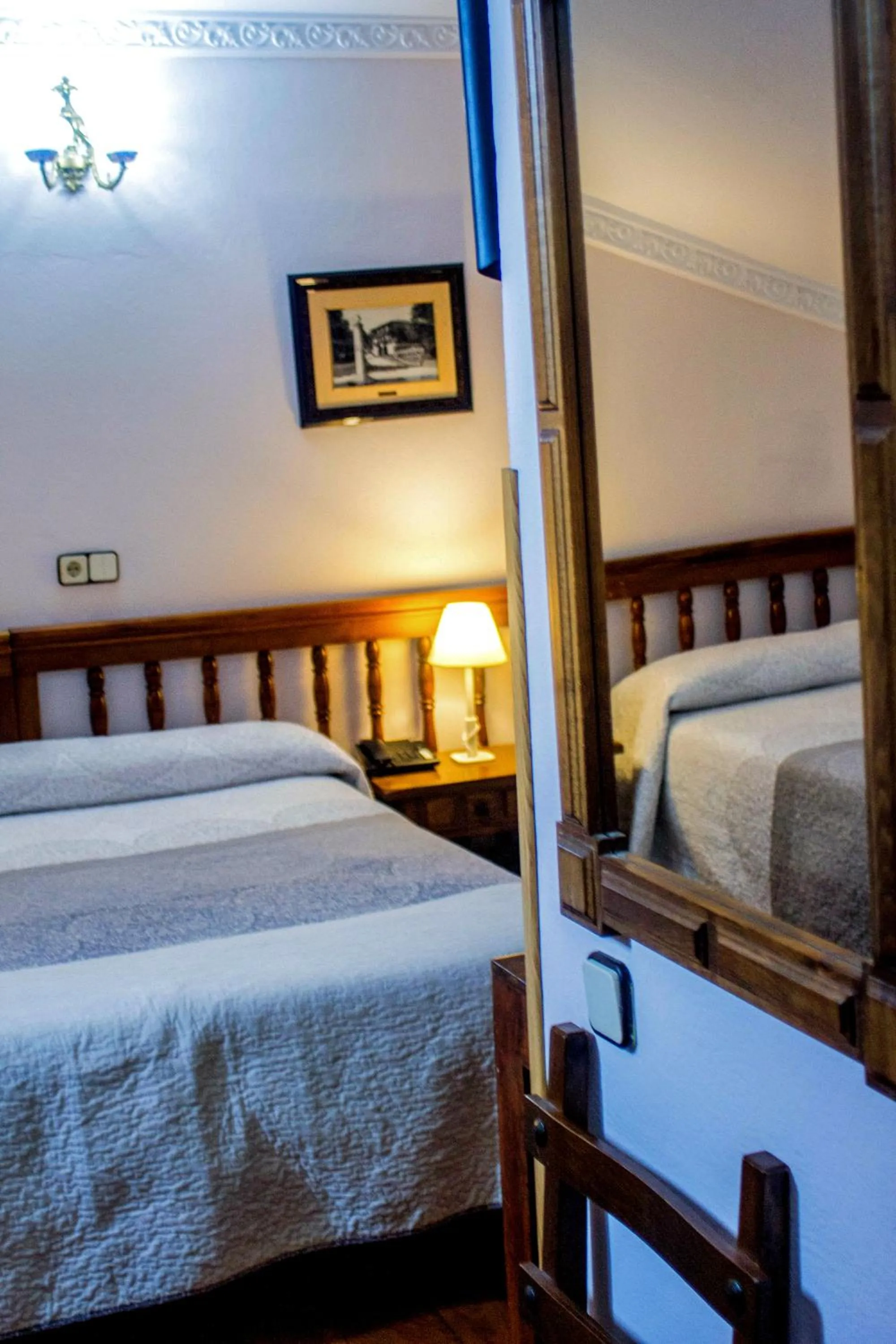 Photo of the whole room in Hotel Los Angeles