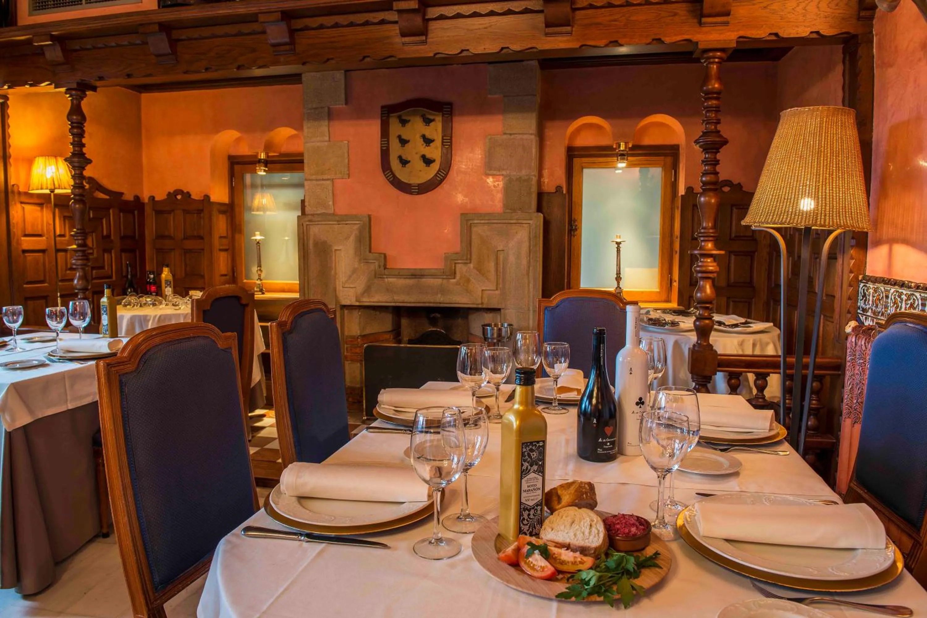 Restaurant/places to eat in Hotel Castillo El Collado