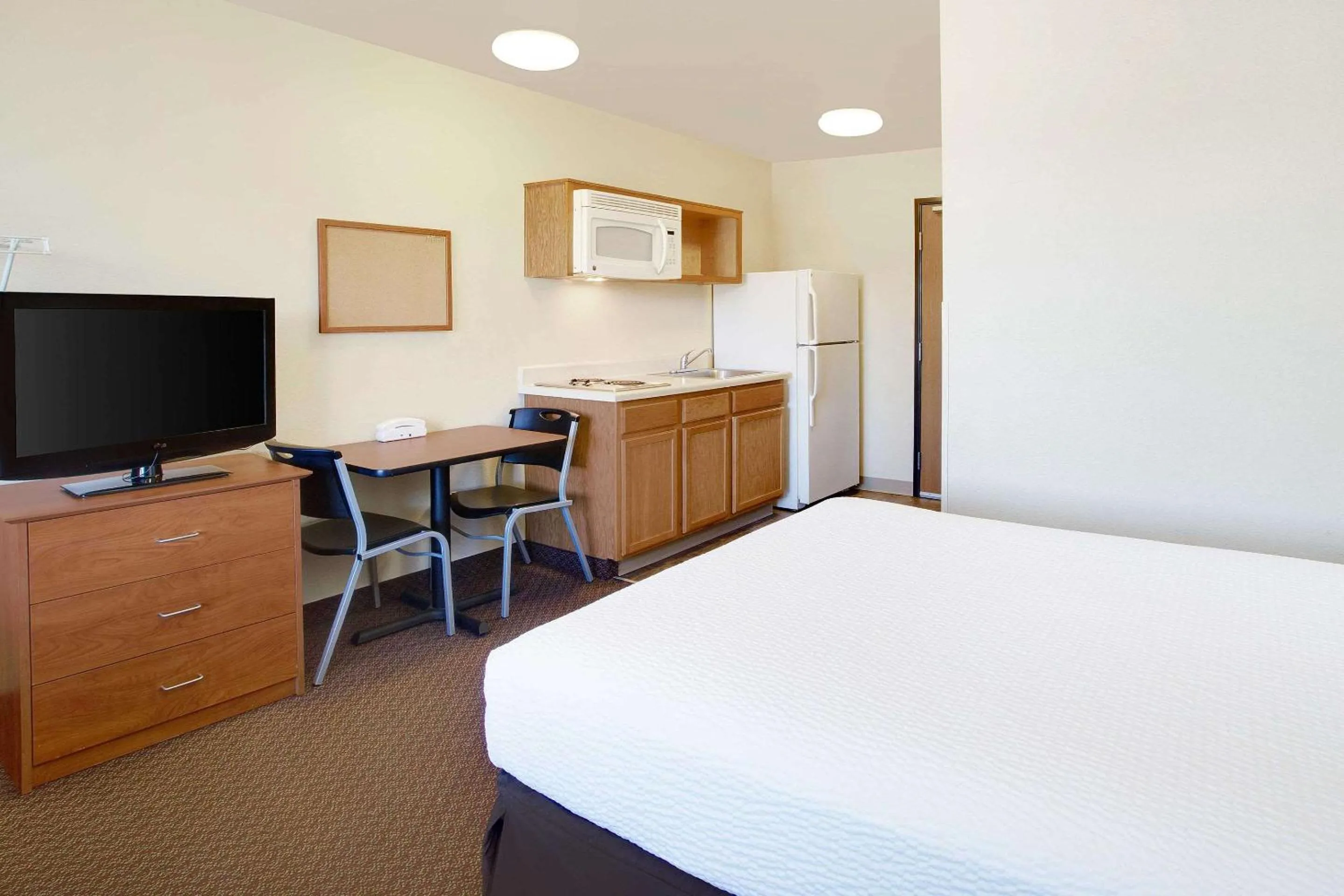 Photo of the whole room, Bed in WoodSpring Suites Baton Rouge East I-12